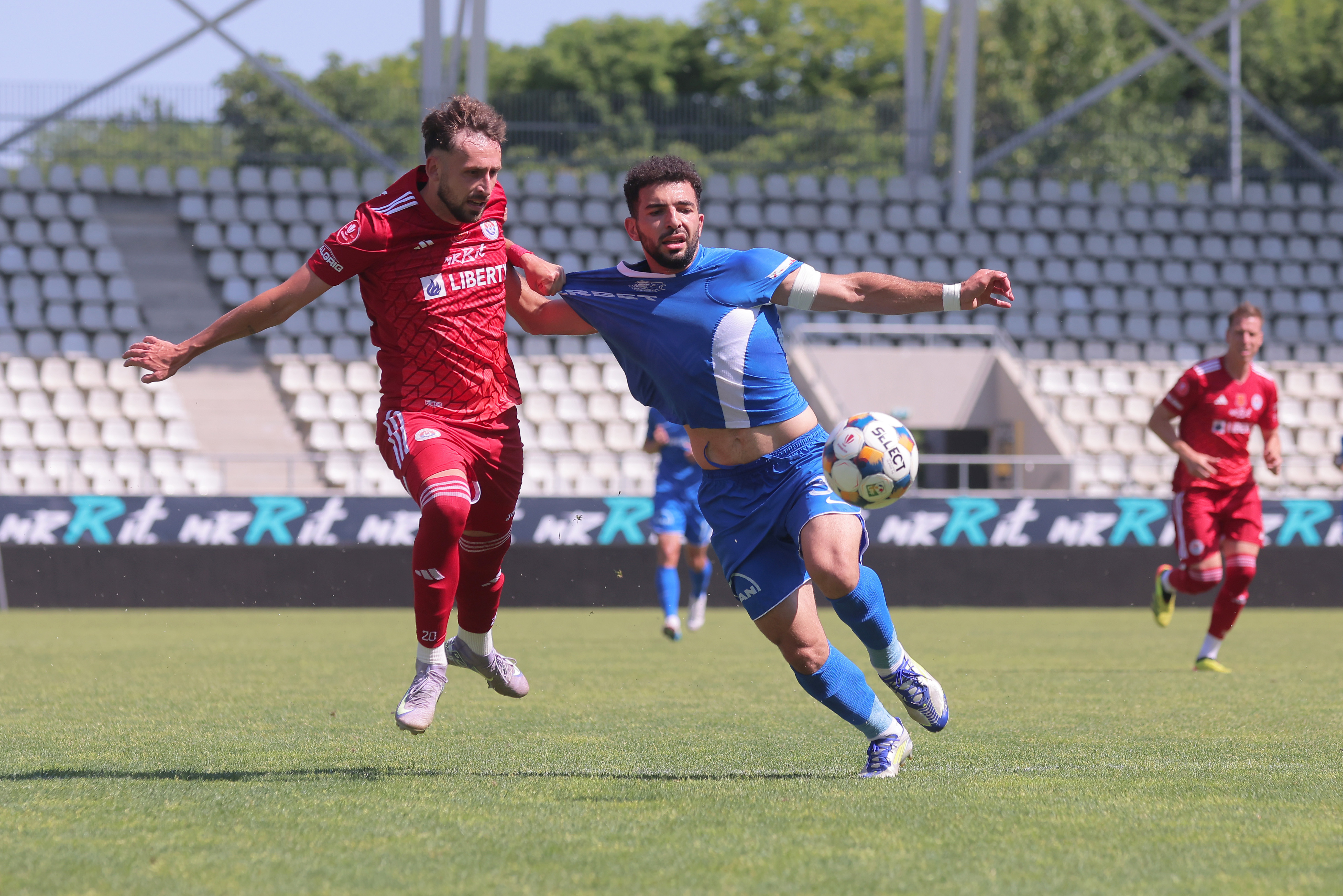 Farul lui Zicu a &icirc;nvins Oțelul lui Balint! Amical cu 3 goluri pe Arcul de Triumf