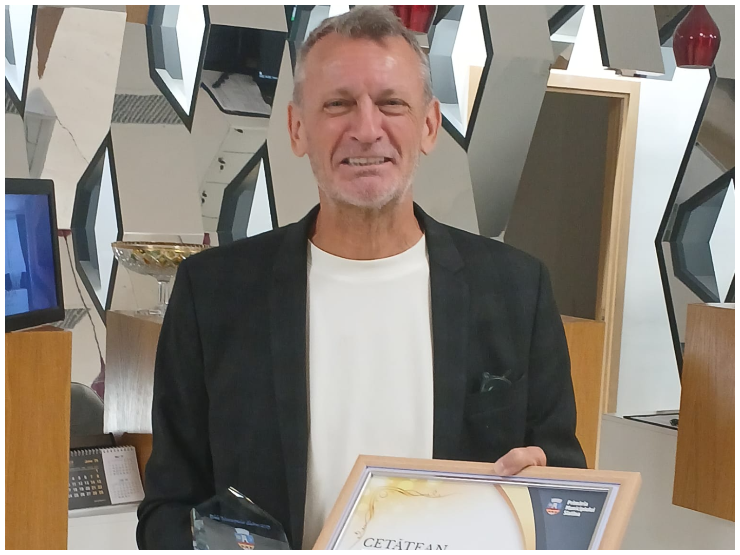 &bdquo;Grande&rdquo; Craioveanu, cetățean de onoare la Slatina! Cui i-a mulțumit &icirc;n fața &icirc;ntregului oraș