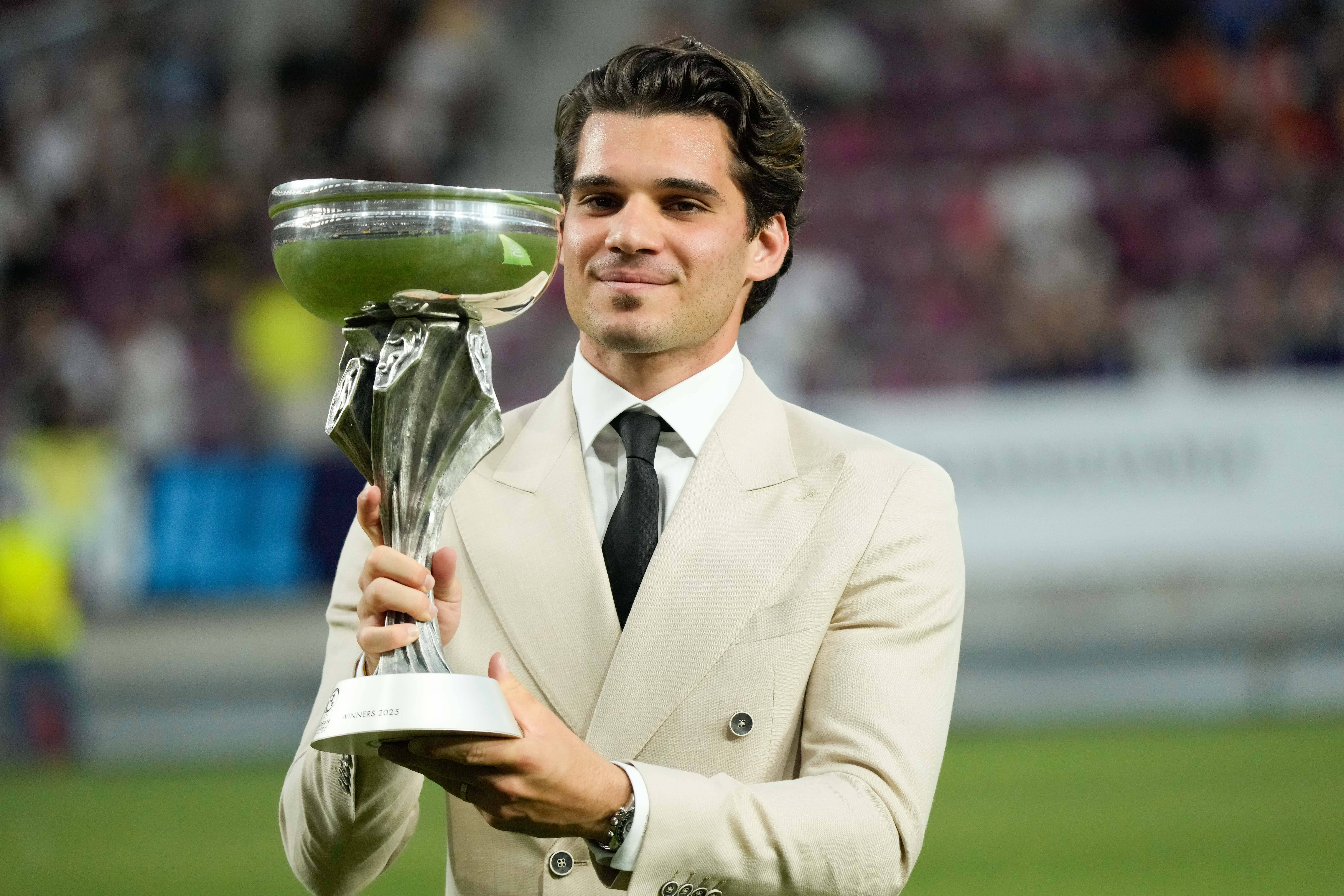 Ilie Dumitrescu s-a &icirc;nt&acirc;lnit cu Ianis Hagi și a aflat cu ce echipe negociază: &rdquo;Sunt discuții avansate!&rdquo;