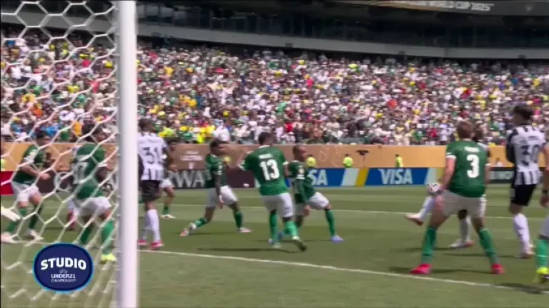 Moment ireal la Mondialul Cluburilor! Un fundaș a plonjat cu fața &icirc;n gazon pentru o minge