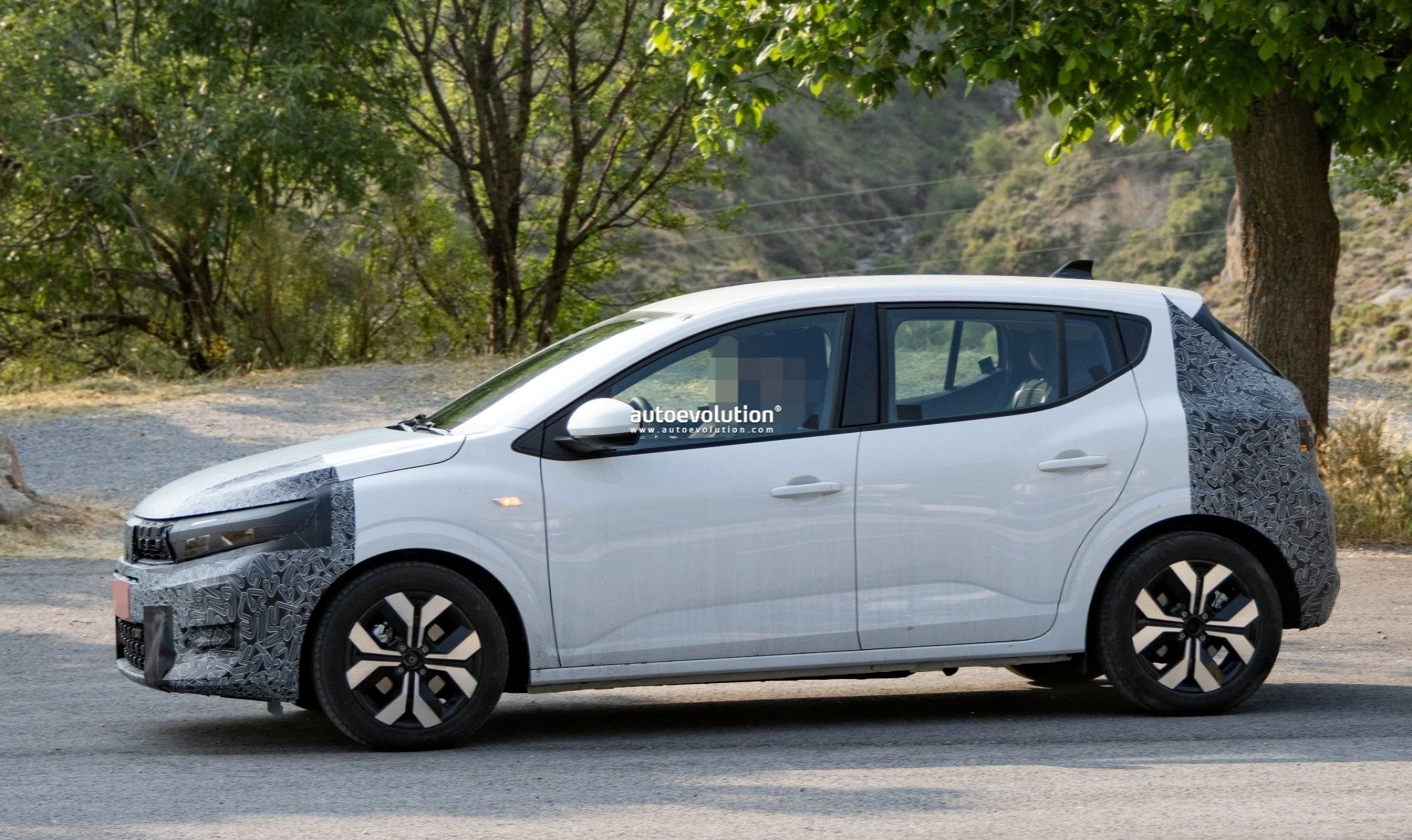 Dacia pregătește o nouă strategie: Sandero va avea un motor de ultimă generație. Cum va arăta modelul 2026