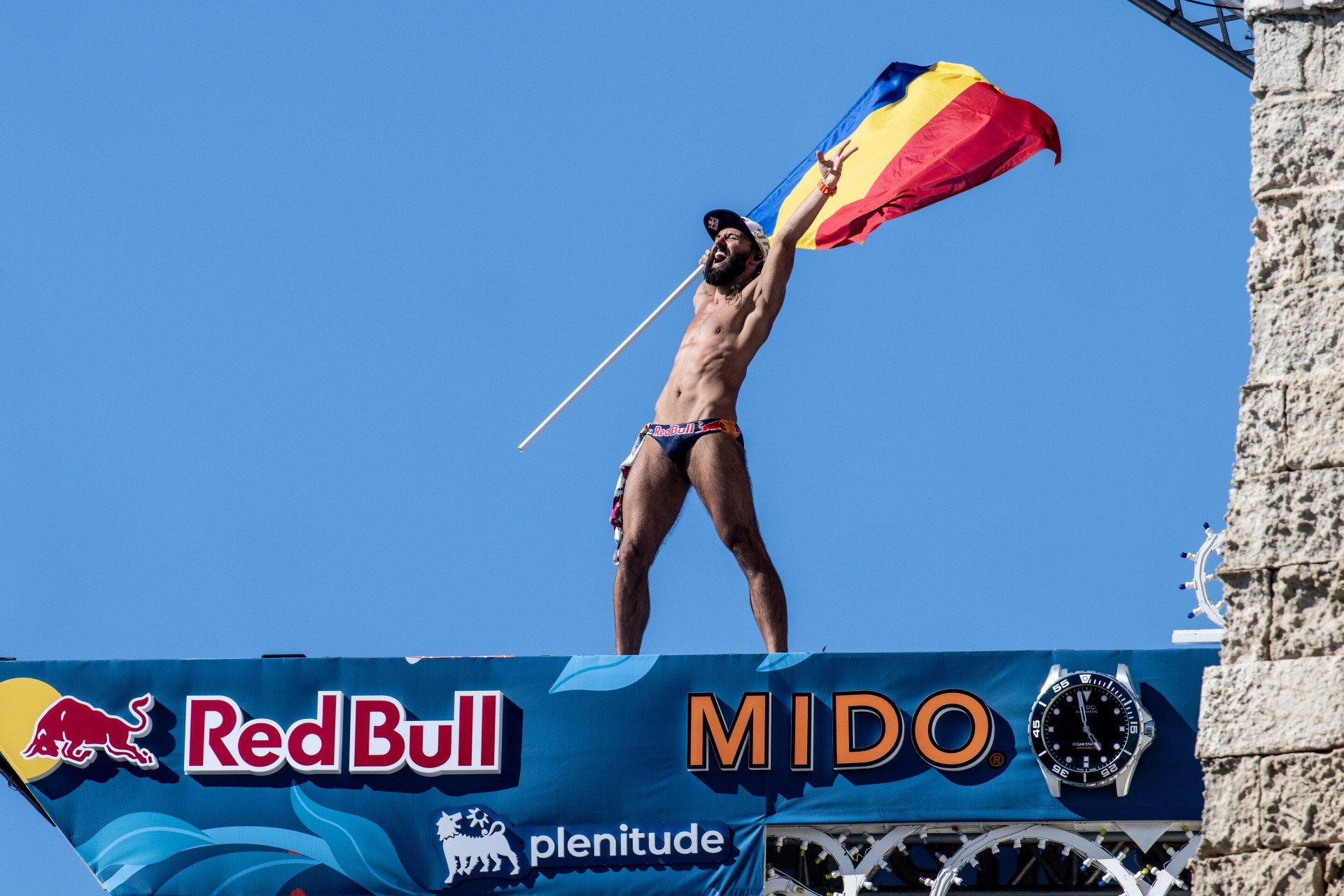 Sportivii rom&acirc;ni au terminat &icirc;n Top 8 etapa a doua din Seria Mondială Red Bull Cliff Diving 2025