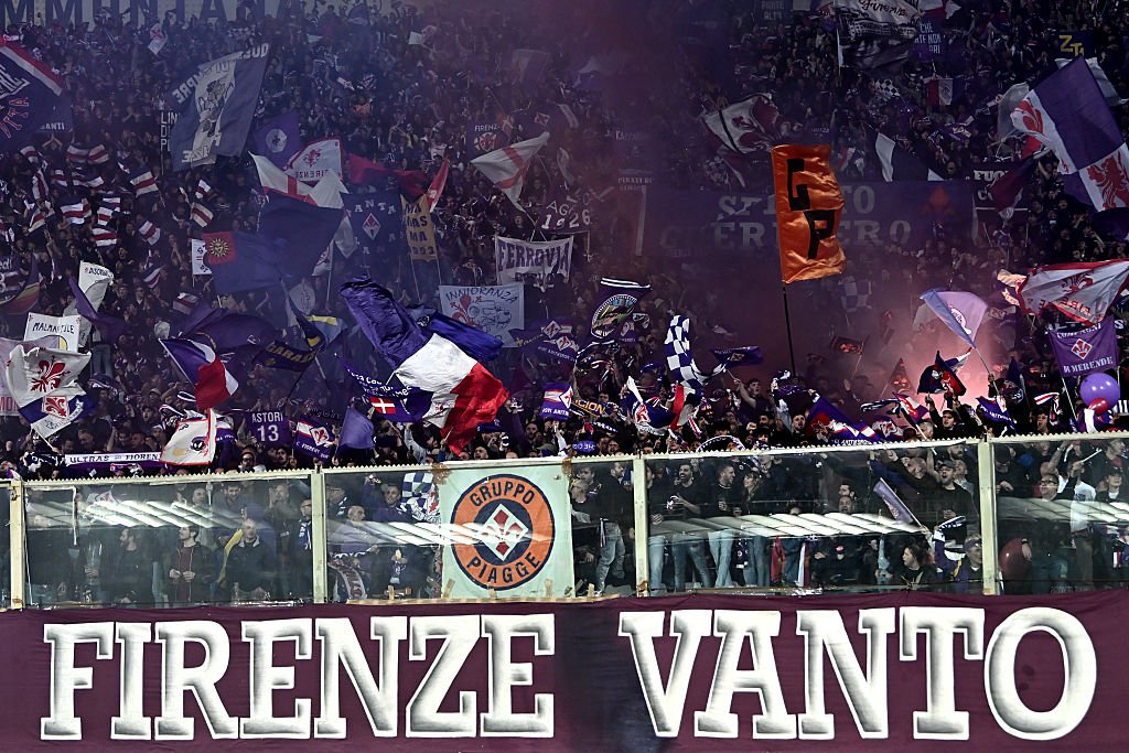Fiorentina a primit nota de plată de la UEFA! Amendă colosală și stadionul parțial &icirc;nchis după haosul din Conference League