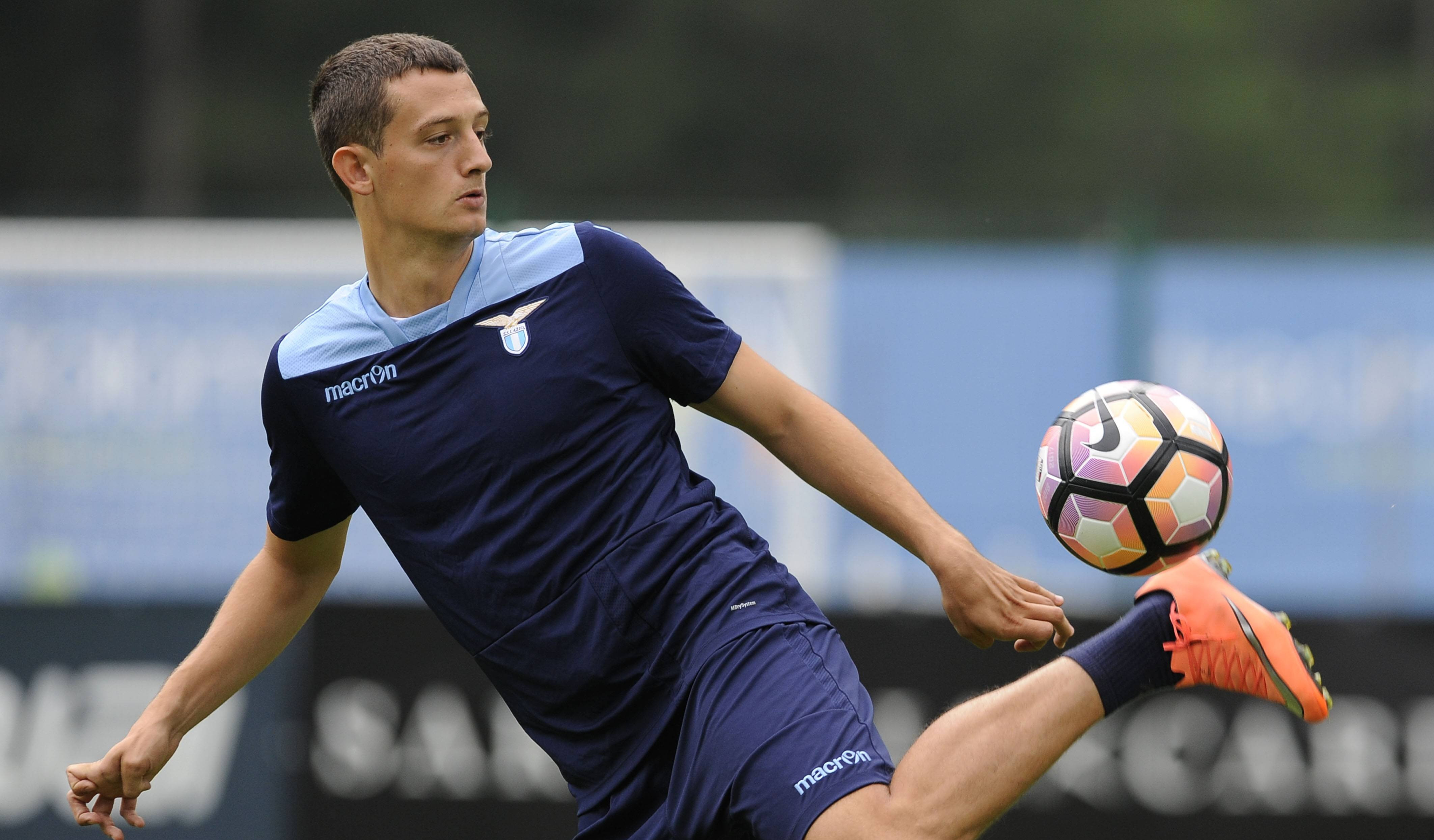 Petrolul l-a prezentat pe &icirc;nlocuitorul lui Huja! Fostul fundaș al lui Lazio a semnat