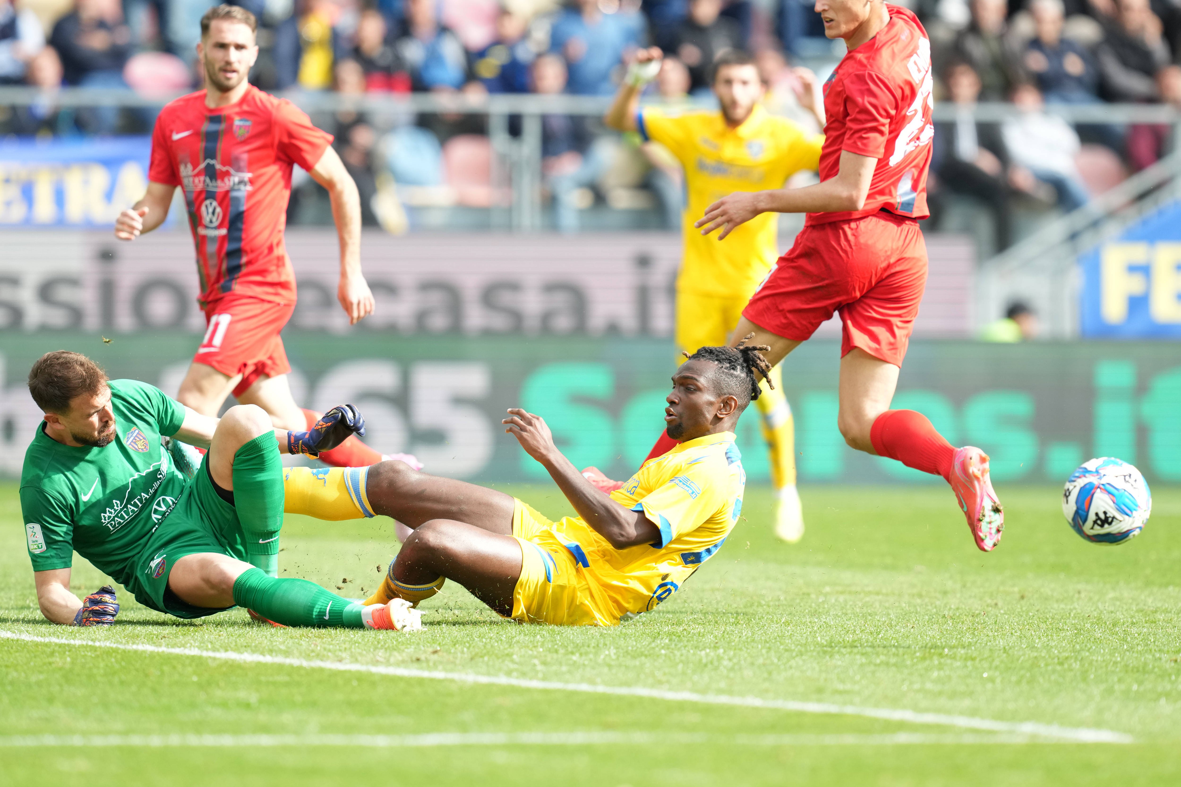 CFR Cluj a finalizat mutarea! Jucător din Italia pentru Dan Petrescu