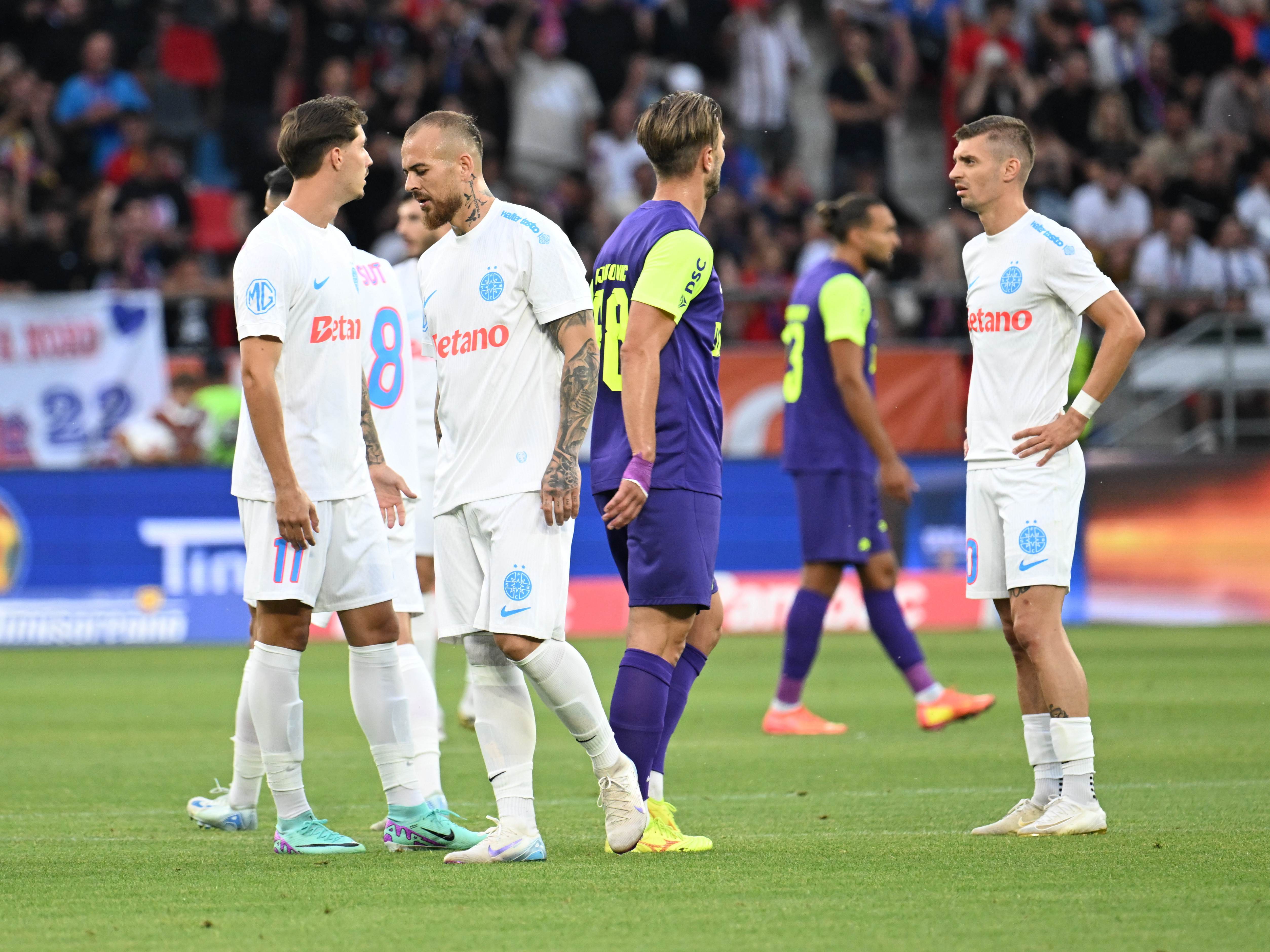 Probleme la FCSB și CFR Cluj! Ce s-a &icirc;nt&acirc;mplat cu VAR-ul &icirc;n prima repriză