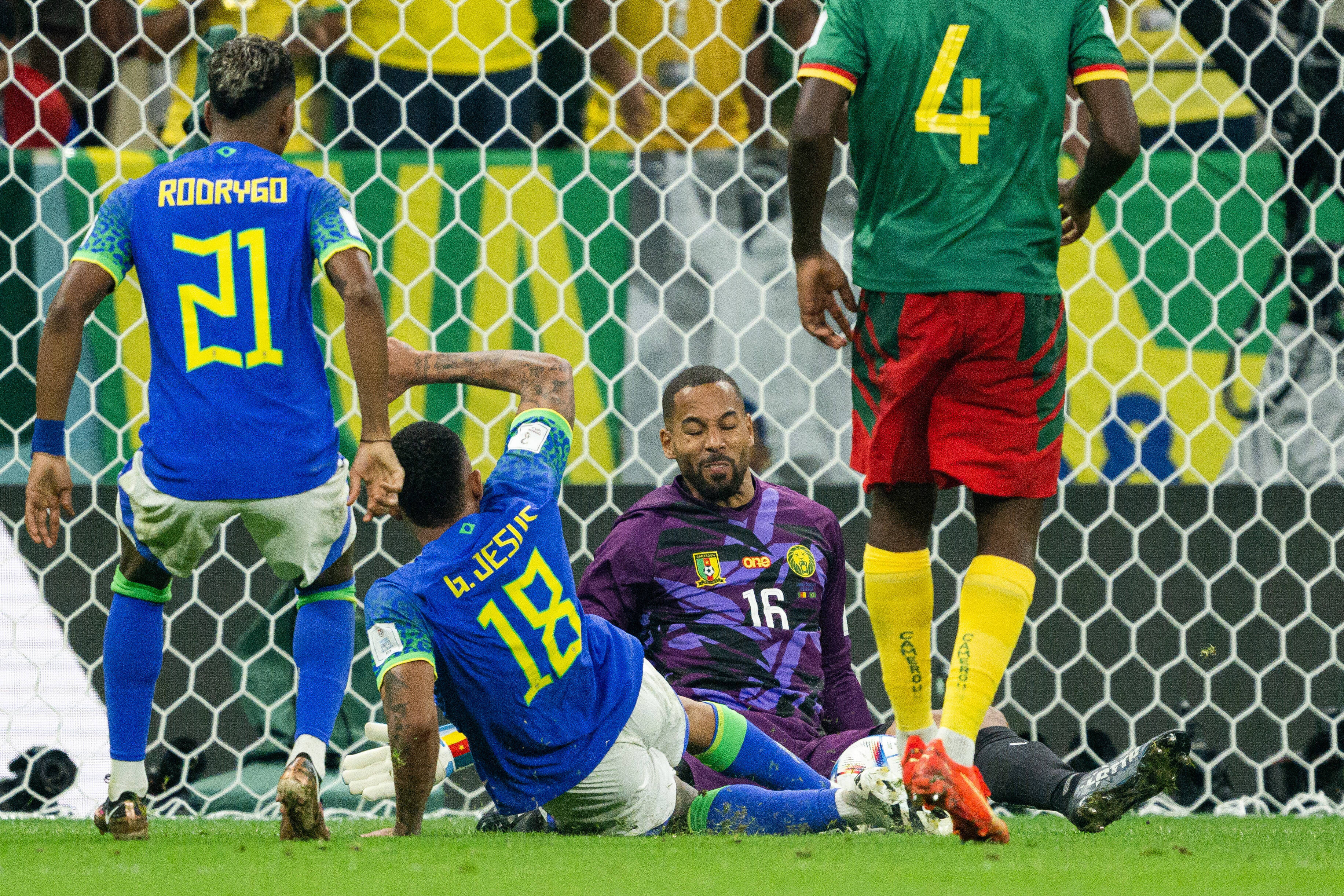 Al doilea transfer al zilei la Dinamo: portarul titular din &rdquo;șocul&rdquo; Camerun - Brazilia 1-0 de la ultimul Campionat Mondial!