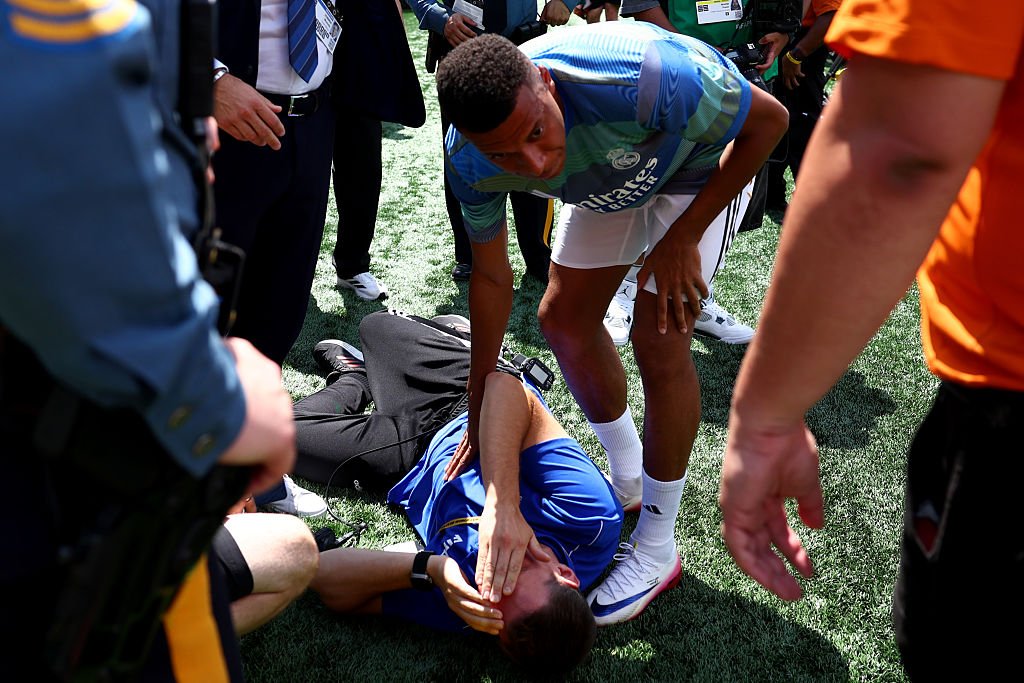 Mbappe, moment delicat &icirc;nainte de PSG - Real Madrid. A făcut KO un voluntar