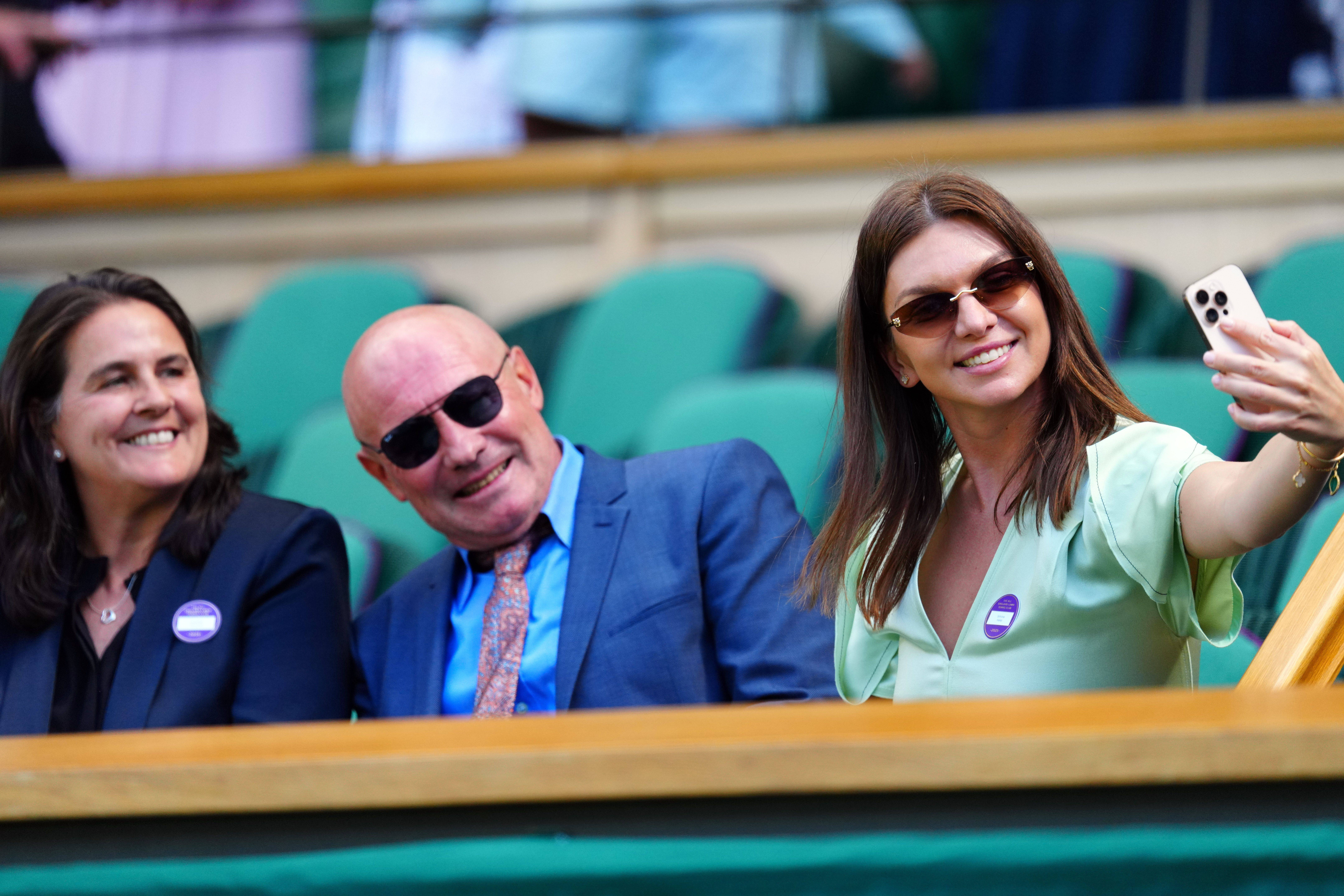 &bdquo;Prezență regală.&rdquo; Simona Halep, admirată &icirc;n tribuna exclusivistă de la Wimbledon. A stat aproape de Catherine, Prințesa de Wales