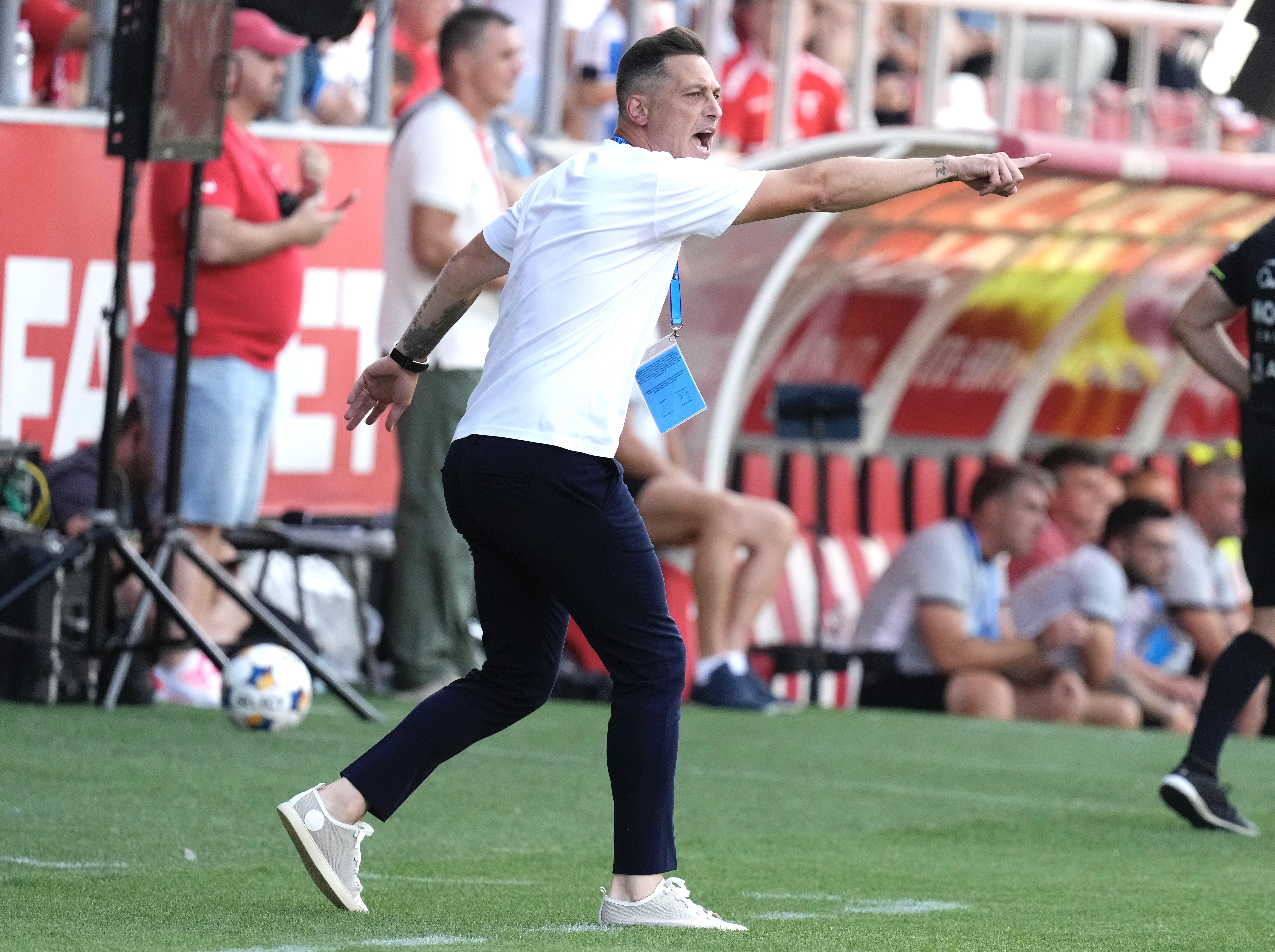 Mirel Rădoi a dat verdictul după faultul care a deschis remontada celor de la UTA: &rdquo;Nu avea sens!&rdquo;
