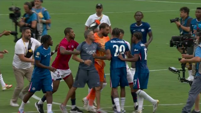 Scene uluitoare după finala Chelsea - PSG: Luis Enrique a sărit la Joao Pedro
