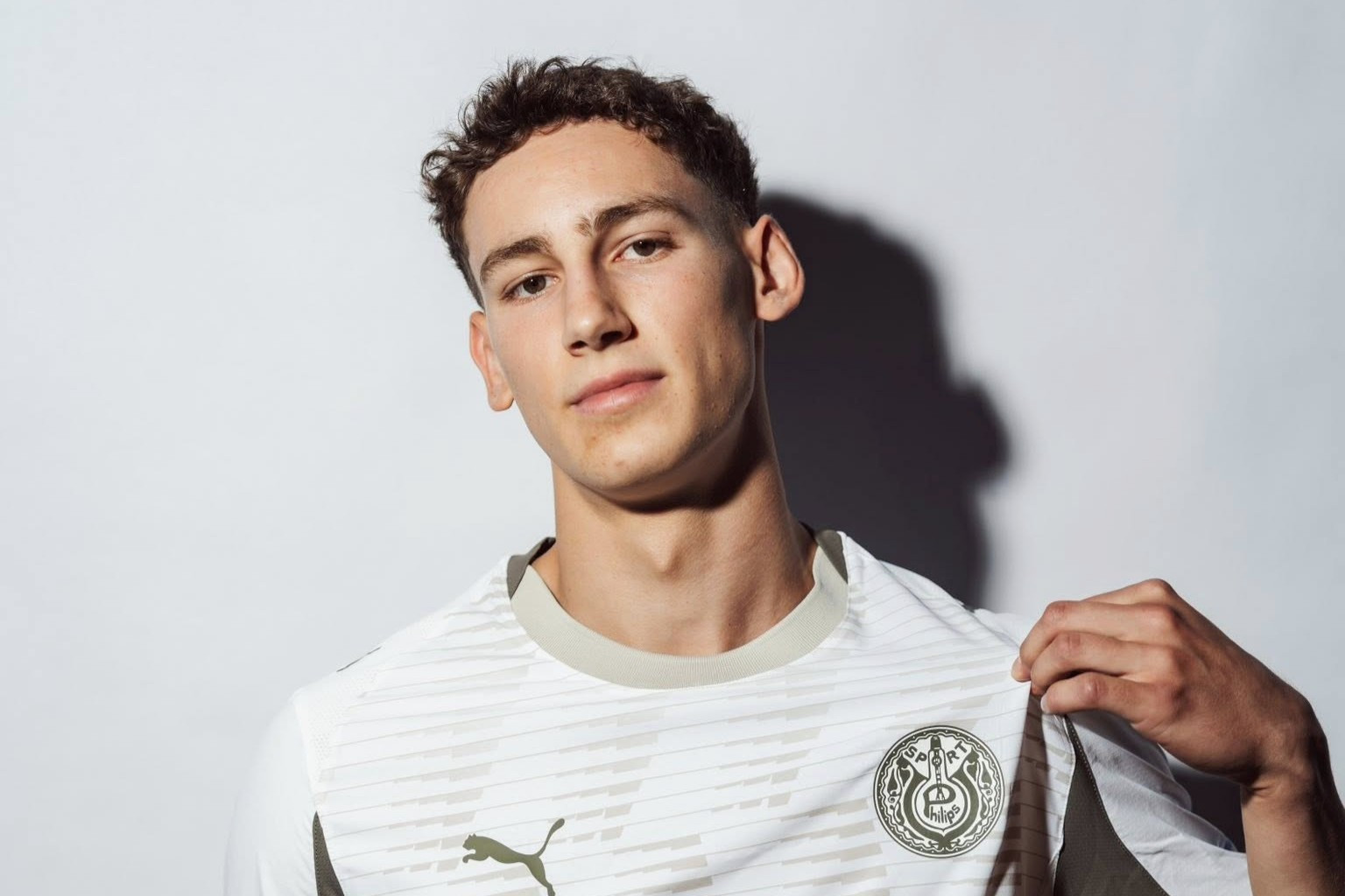 Dinastia Van Bommel la Eindhoven. Fiul fostului mijlocaș olandez a fost transferat pentru o sumă importantă