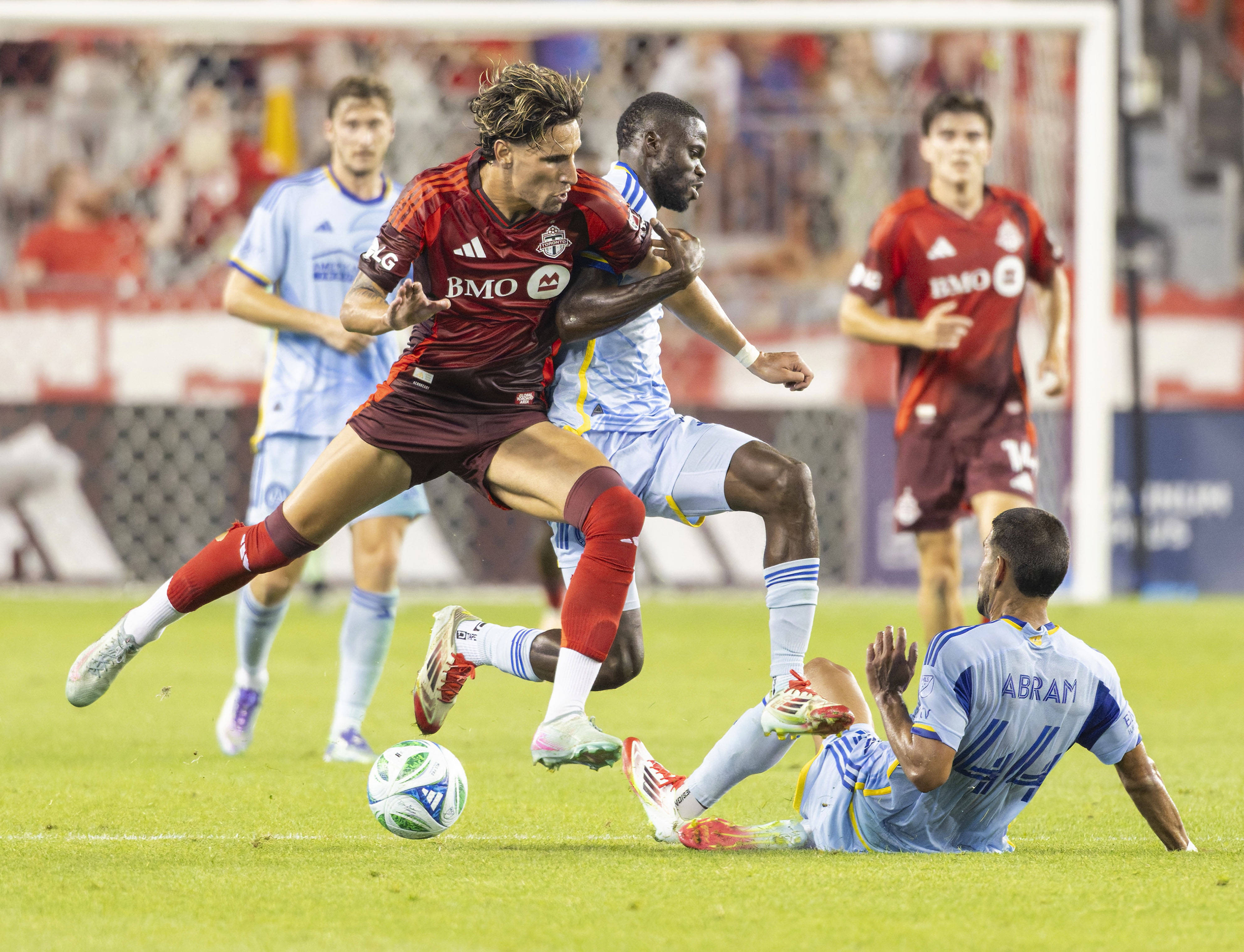 Theo Corbeanu, fotbalist cu meciuri &icirc;n Premier League și La Liga, decisiv &icirc;n MLS pentru Toronto FC! Adversara a avut degeaba 67% posesie