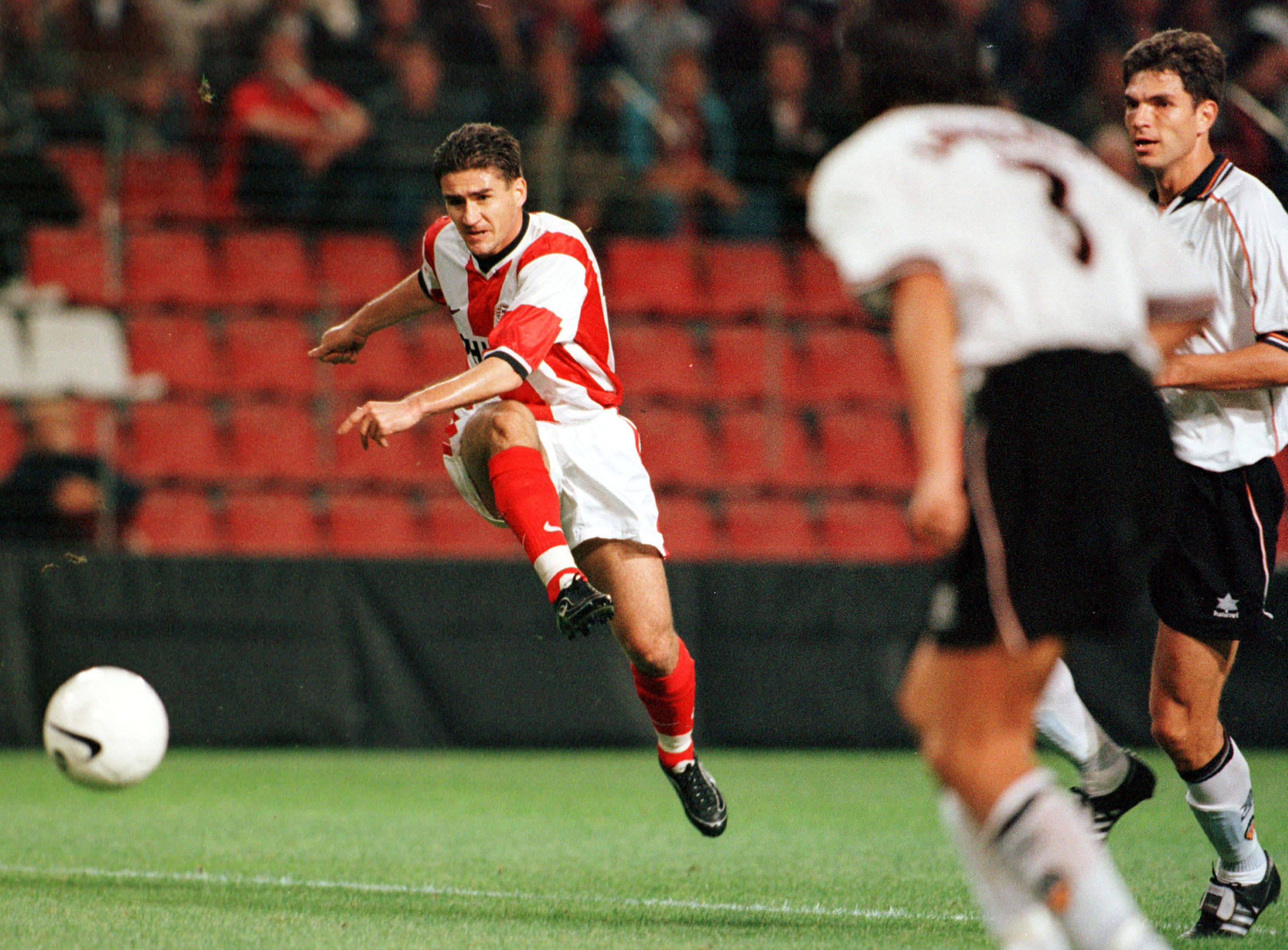 Ți-l mai amintești? A fost component al Rom&acirc;niei la CM 1994, acum a venit să vadă Universitatea Craiova