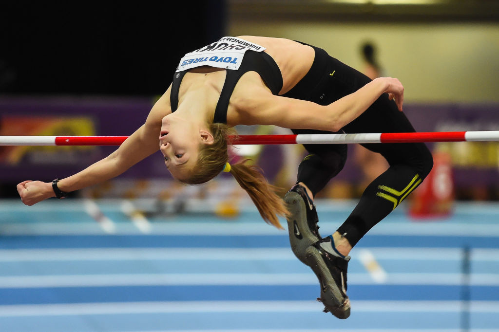 O campioană mondială a lăsat atletismul și a plecat pe front! Imagini dramatice cu superba ucraineancă &icirc;n uniformă militară