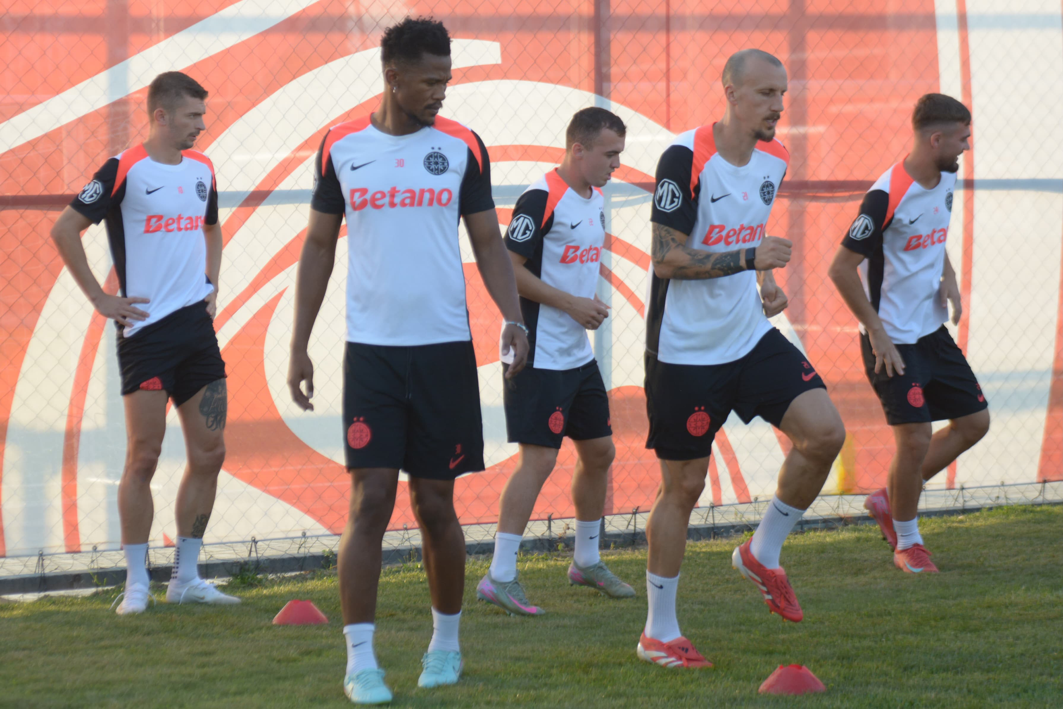 Așa ar putea arăta primul 11 al FCSB-ului &icirc;n meciul cu Shkendija! Cine &icirc;l va &icirc;nlocui pe Politic