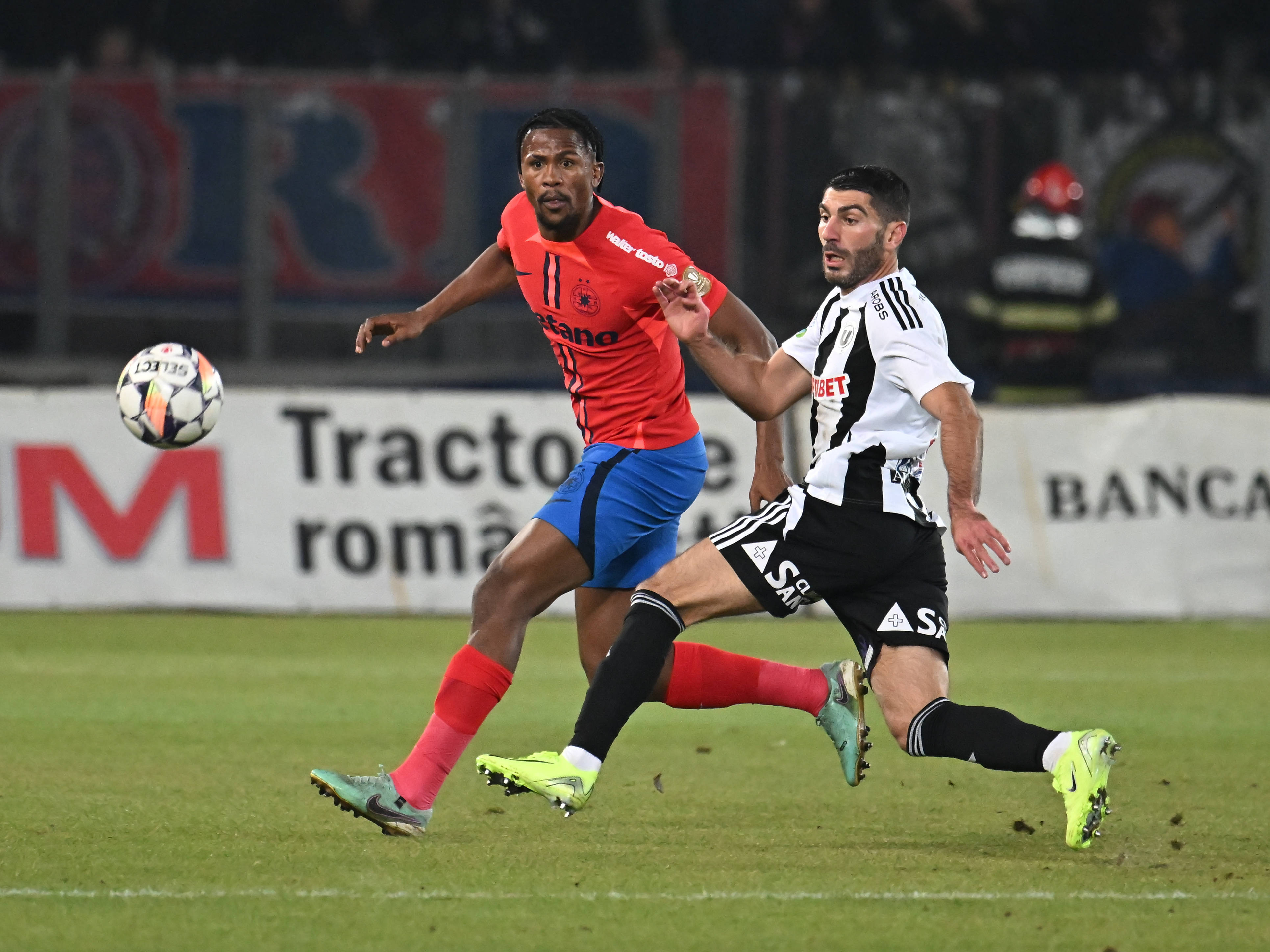 Golgheterul adus cu mare tam-tam &icirc;n Superligă, prezentat &icirc;n străinătate după sezonul eșuat din Rom&acirc;nia!