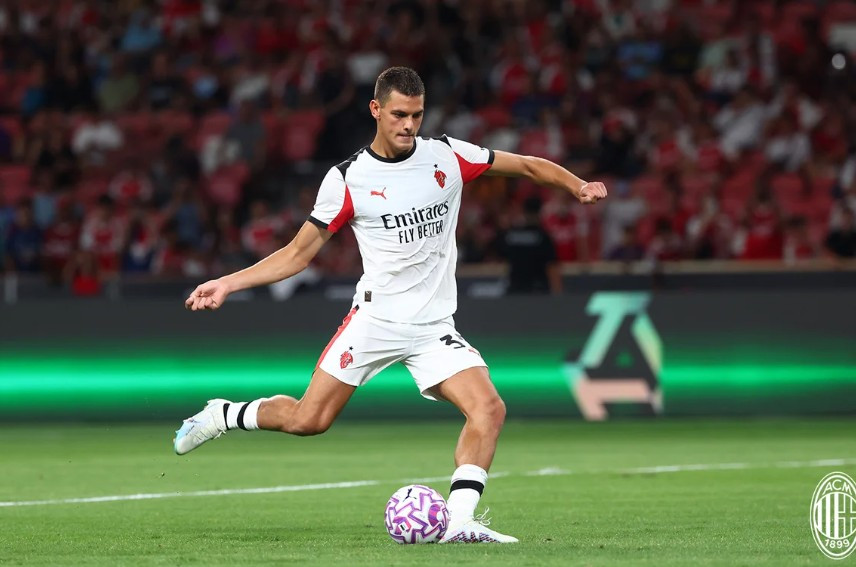 &rdquo;Milan e Milan, vreau să cresc pentru prima echipă&rdquo;, spunea anul trecut Matteo Duțu pentru Sport.ro. Acum a dat gol cu Arsenal și e gata de Liverpool!