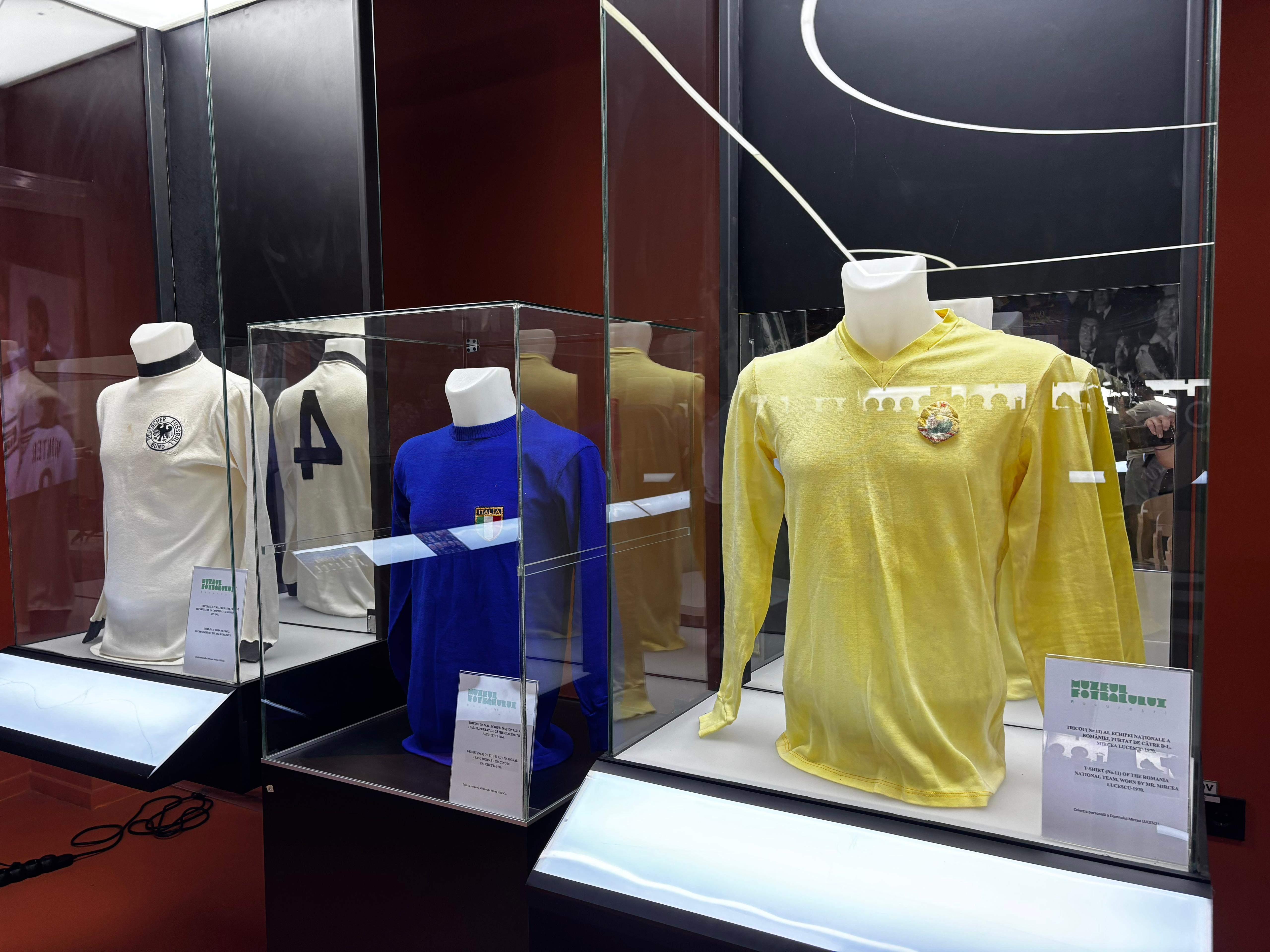 &bdquo;Podoabele&rdquo; lui Mircea Lucescu! Colecția sa personală, expusă la Muzeul Fotbalului