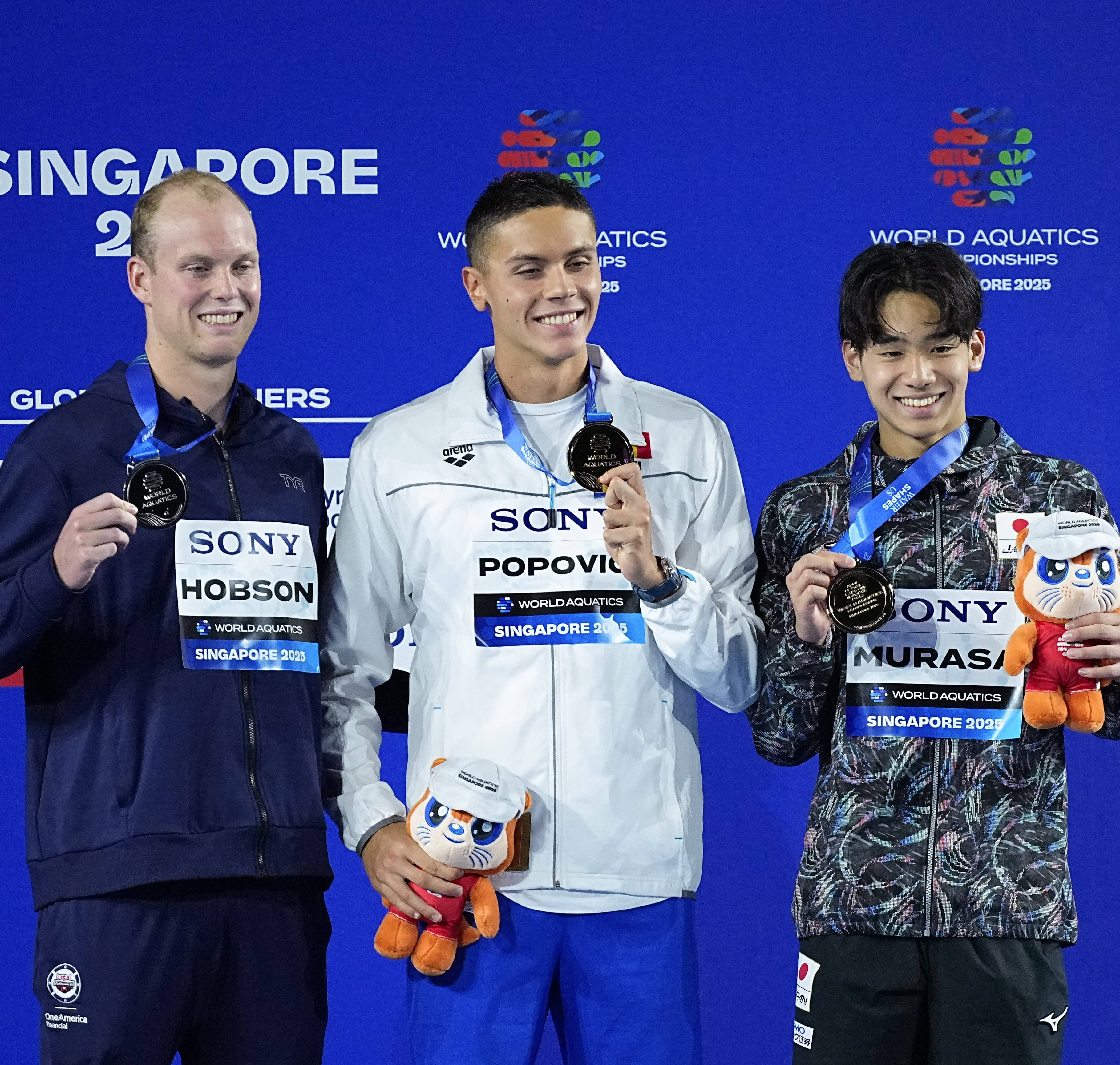 Reacția americanului Luke Hobson după ce a fost &icirc;nvins de David Popovici &icirc;n finala de la Singapore