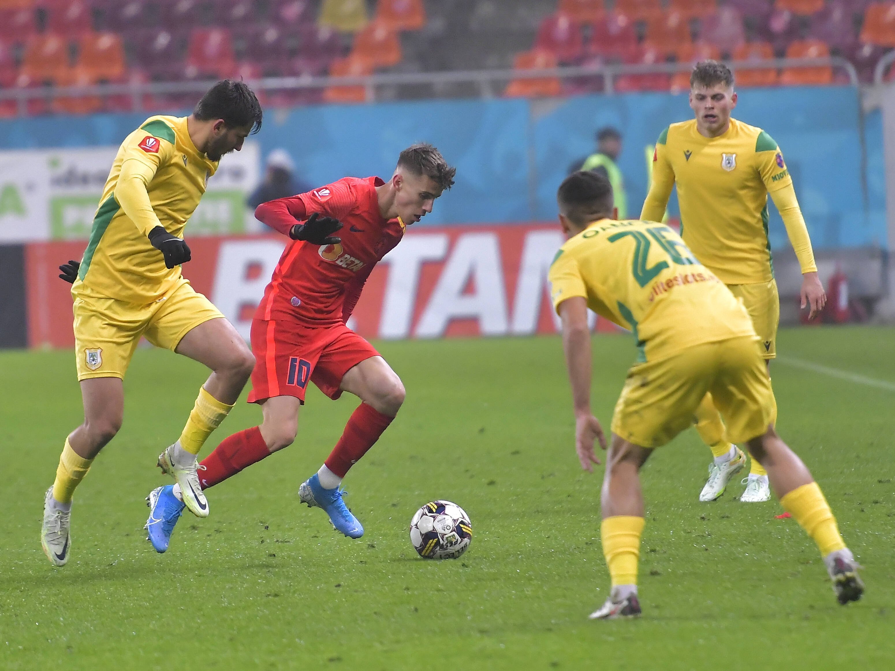 Atacantul de națională din Superligă peste care dă FCSB &icirc;n dubla cu FC Drita din Kosovo!