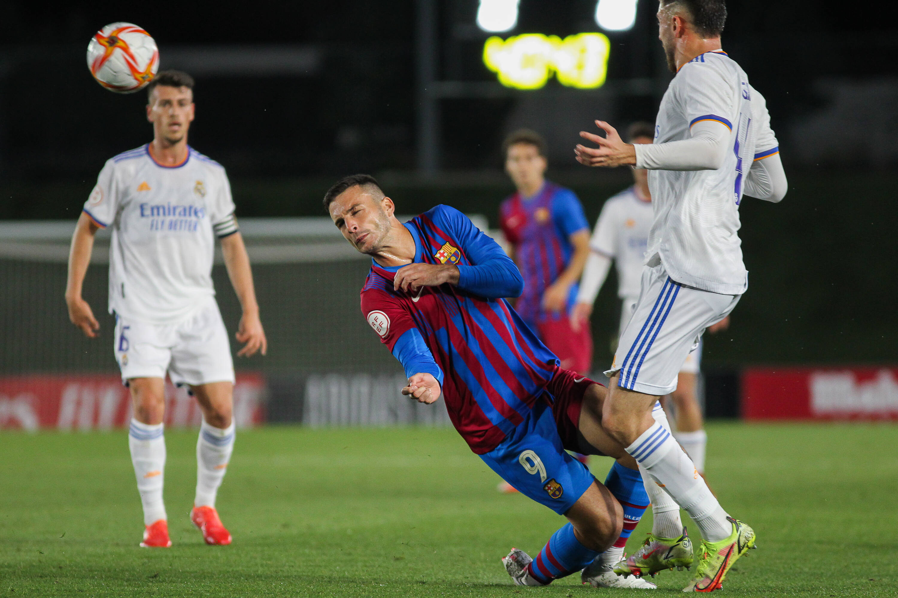 Fost jucător la Barcelona și triplu golgheter național, ofertat din Superligă!