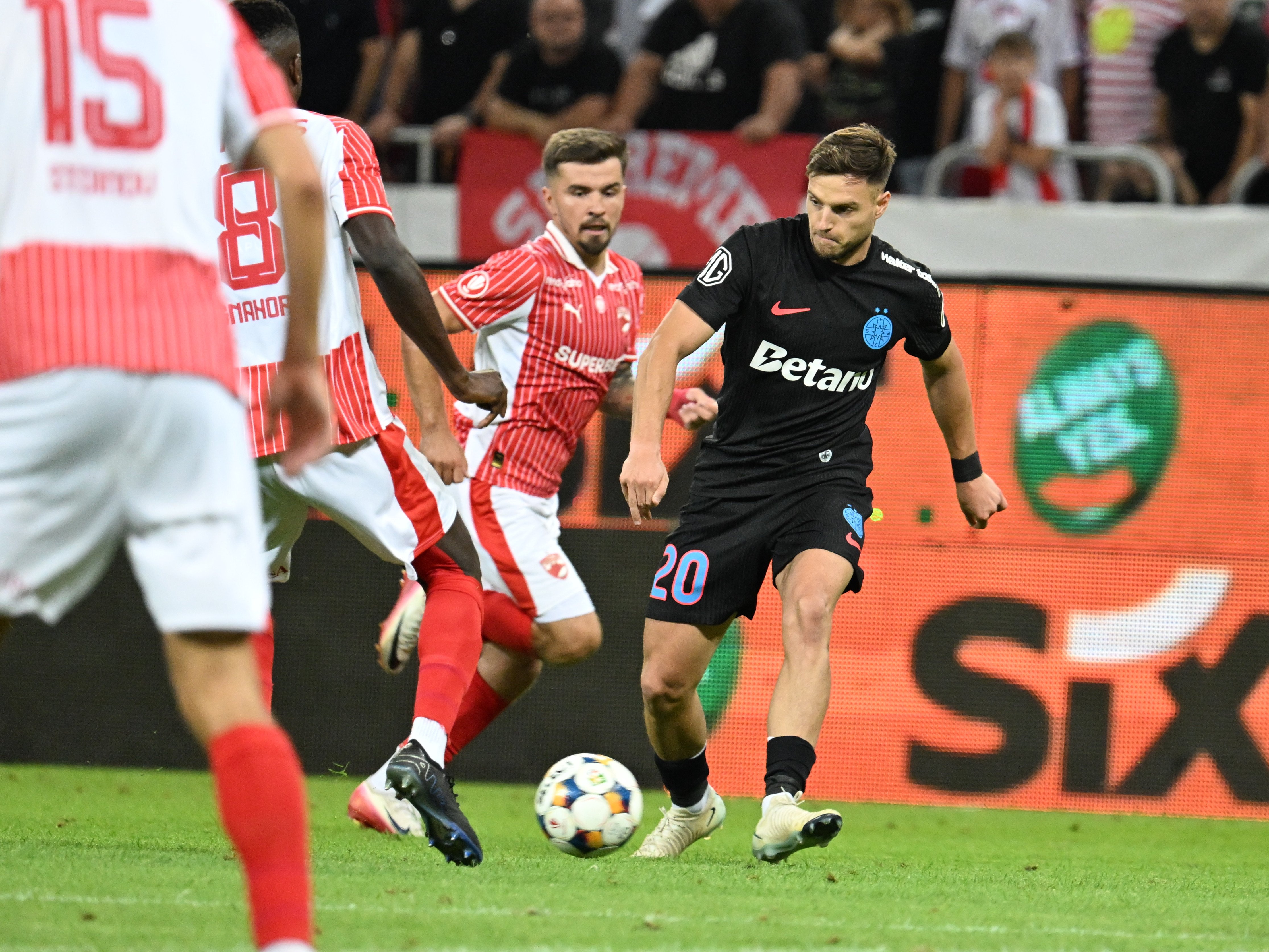 Ce notă a primit Dennis Politic după o repriză &icirc;n Dinamo - FCSB 4-3