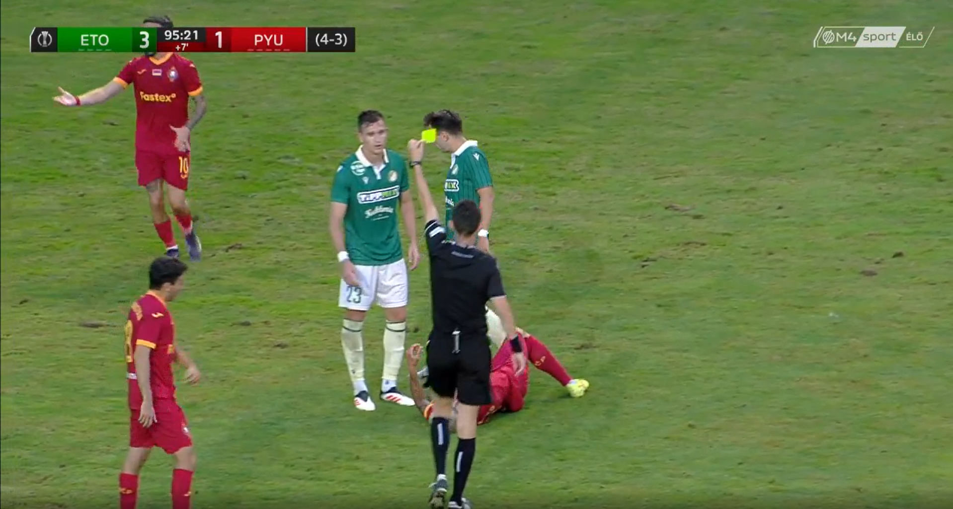 Ce bizarerie &icirc;n Conference League: a &icirc;ncasat două galbene, dar a dat vina pe rom&acirc;n și a scăpat de roșu!