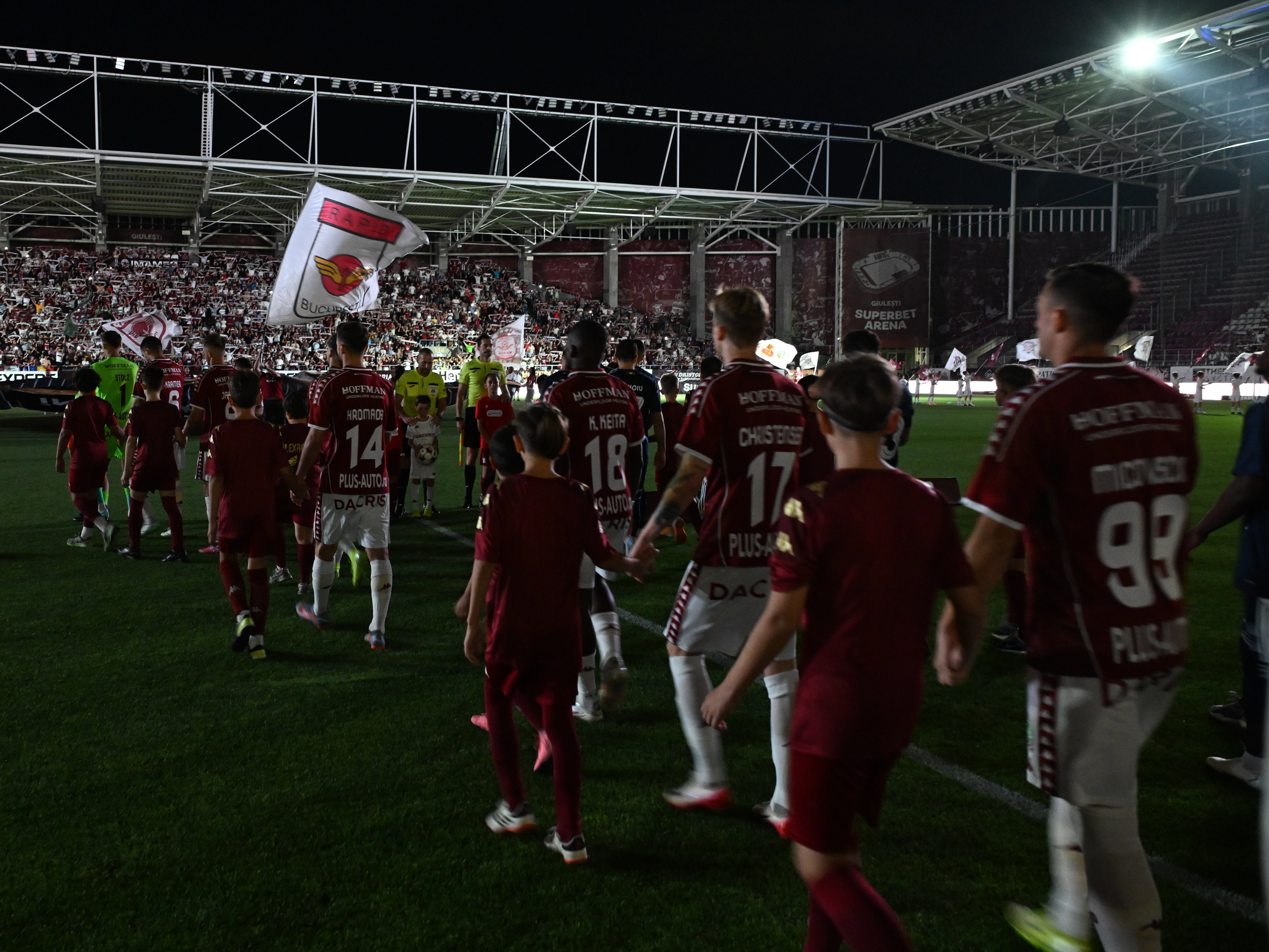 Număr impresionant! C&acirc;ți spectatori sunt prezenți &icirc;n Giulești la, Rapid - FC Botoșani! Mesajul pentru conducere