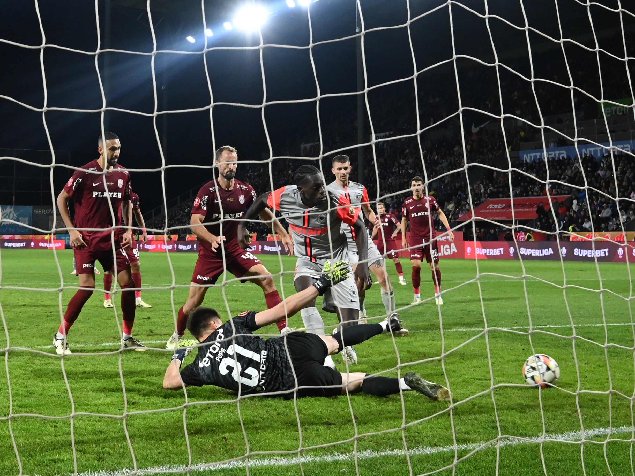 Ce transfer! De la CFR Cluj direct la o sfert-finalistă de cupă europeană
