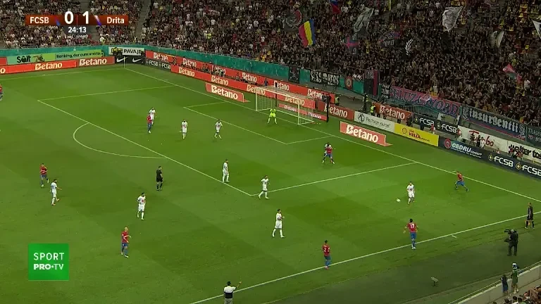 FCSB - Drita: ocazie Adrian Șut (25')