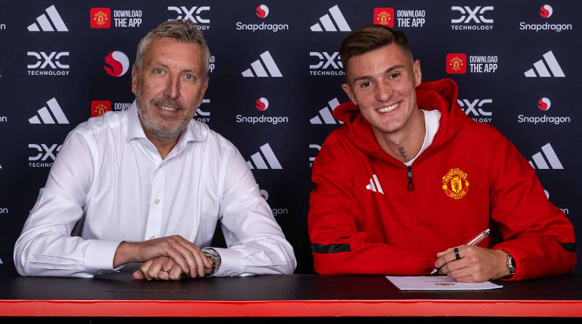 Manchester United și-a prezentat atacantul de 85 de milioane de euro!