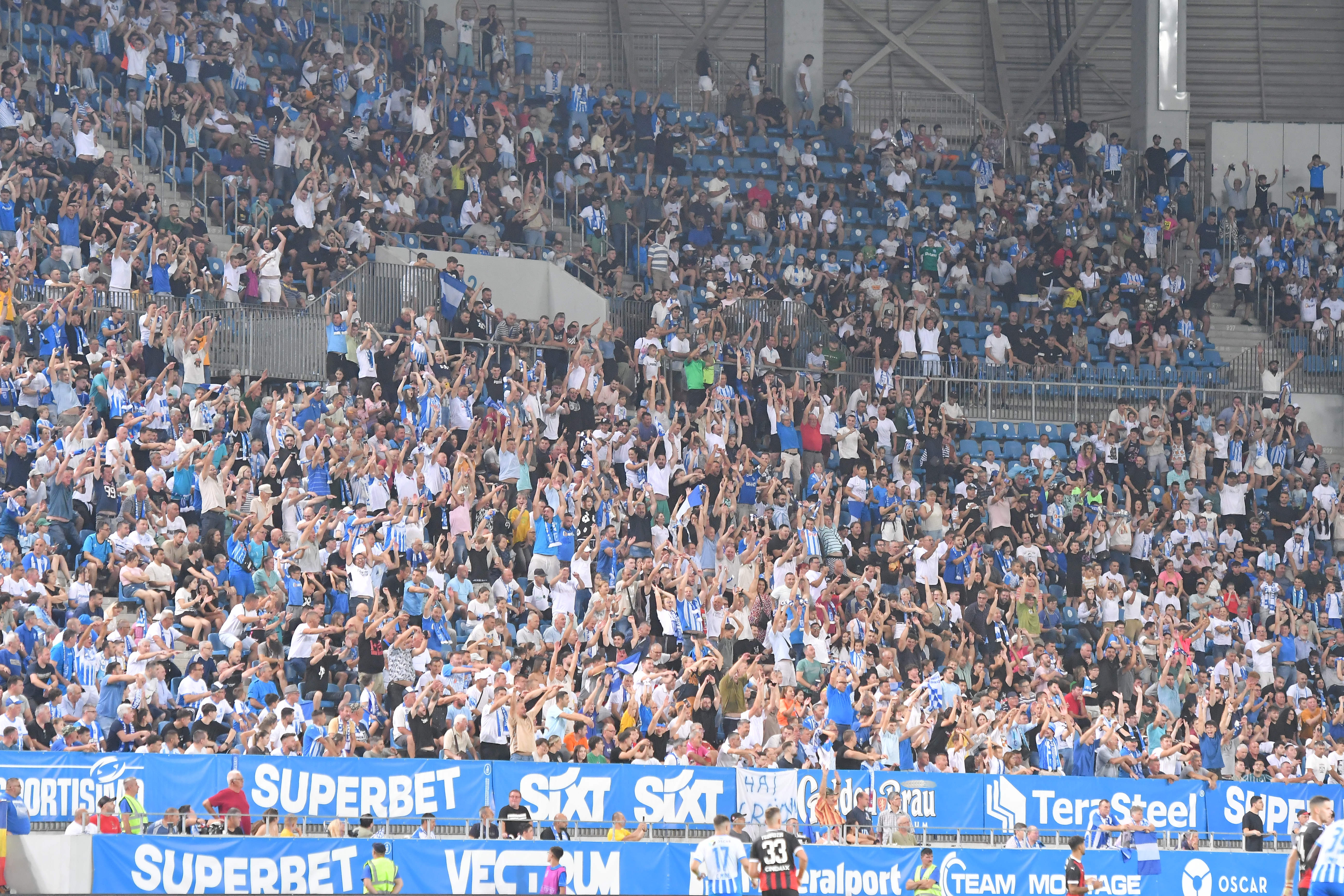 UEFA nu a avut milă de Rotaru! Universitatea Craiova, amendată drastic după petardele și obiectele aruncate din tribune