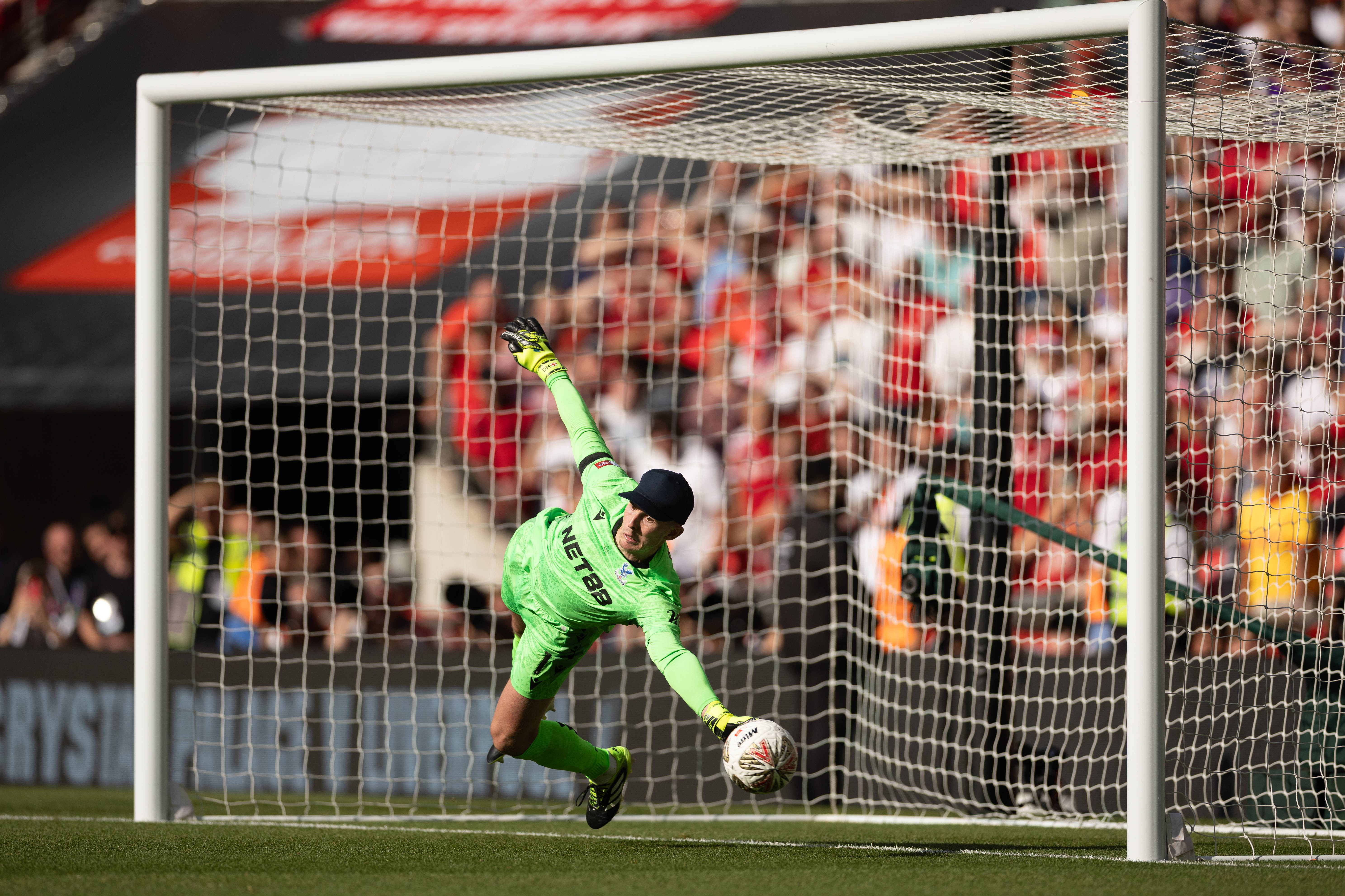 Nu a fost &icirc;nt&acirc;mplător! Cum a făcut Dean Henderson, portarul lui Crystal Palace, minuni &icirc;n fața lui Liverpool &icirc;n Supercupa Angliei. Meciul a fost LIVE pe VOYO