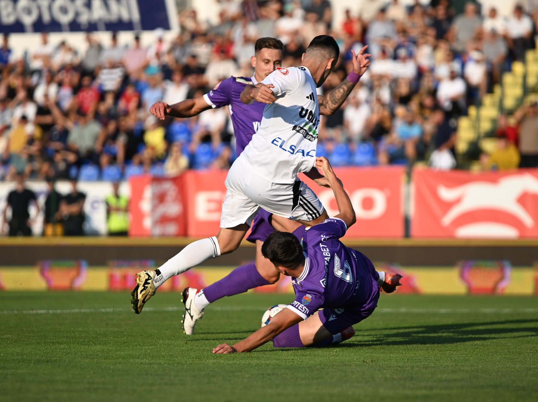 FC Botoșani - FC Argeș 3-1! Piteștenii, &icirc;ngenuncheați pe Munincipal