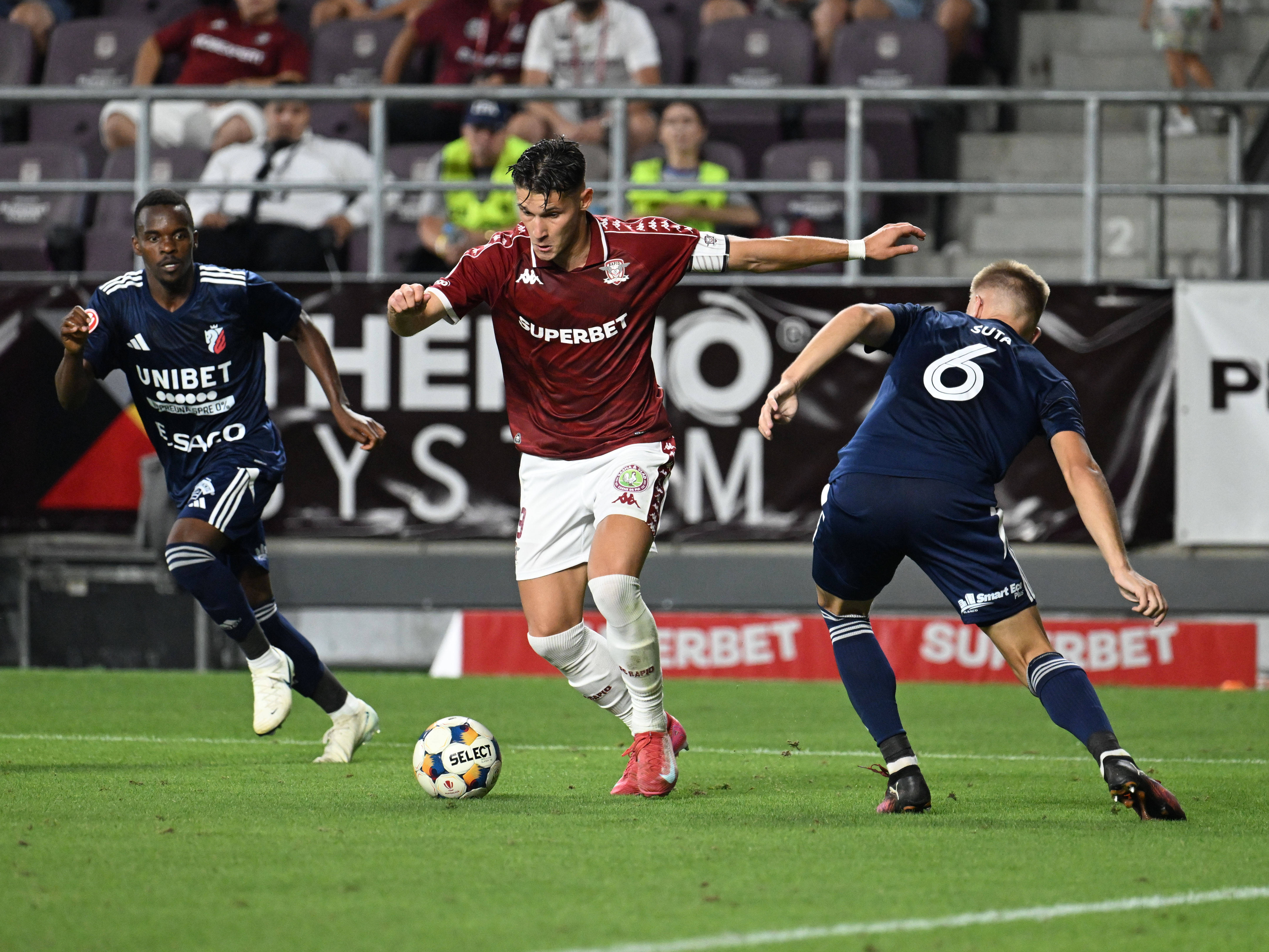 Topul golgheterilor și topul celor mai buni pasatori decisivi din Superligă după primele 5 etape!