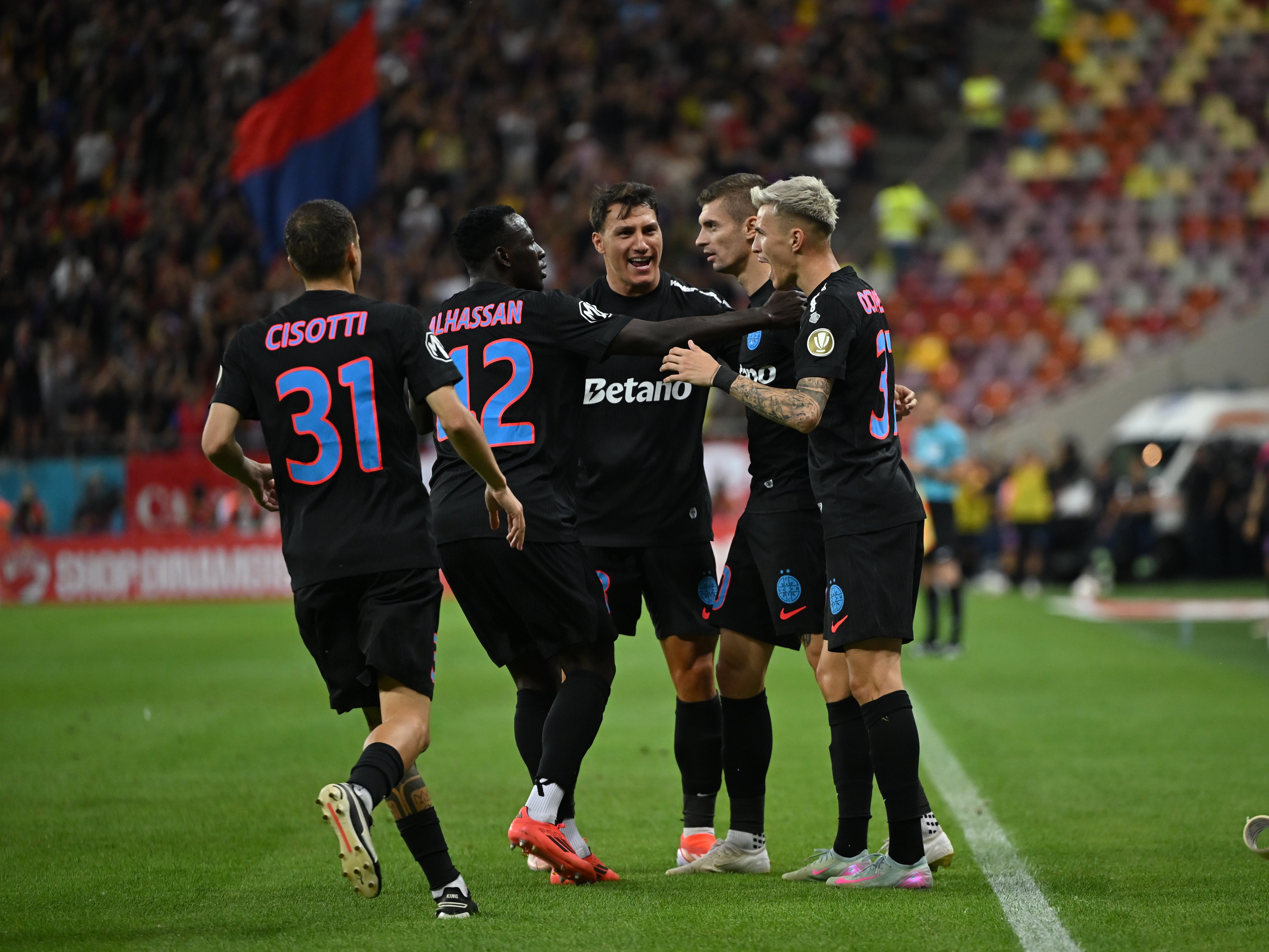 Lovitură pentru FCSB! Un titular e OUT și ratează meciurile cu Drita și Rapid