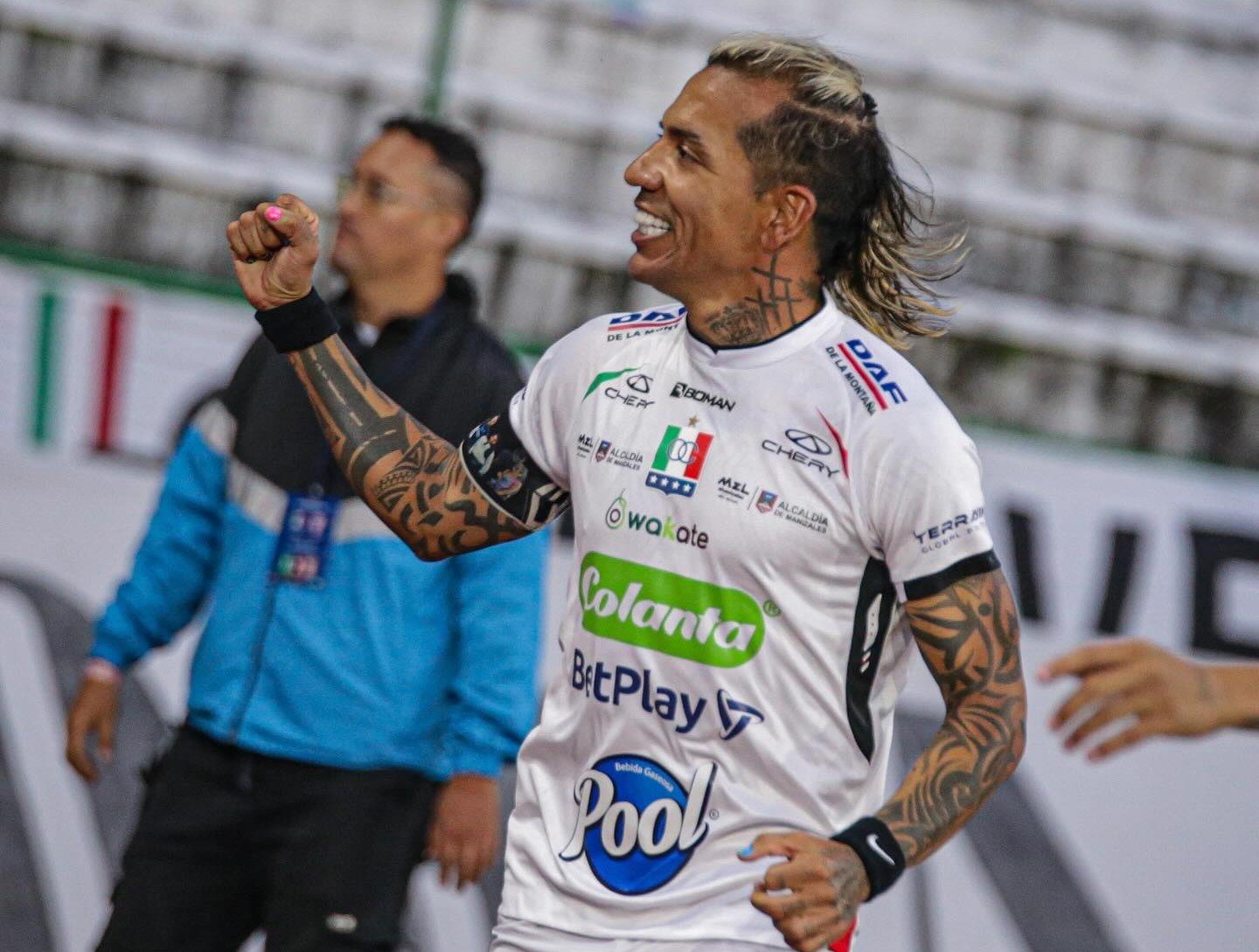 &rdquo;El l&iacute;der m&aacute;ximo&rdquo; Dayro Moreno cu unghii roz, Fecioara Maria și Iisus! Fostul atacant al lui FCSB, decisiv la 40 de ani &icirc;n Copa Sudamericana