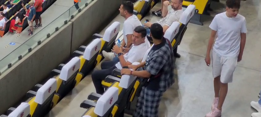 Ce prezență! Cosmin Contra, surprins &icirc;n tribună la Dinamo - UTA