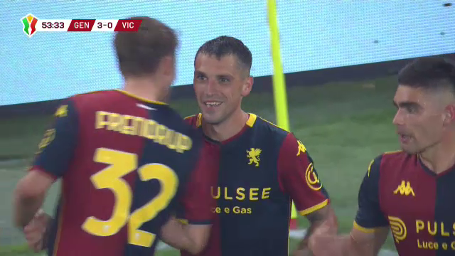 Nicolae Stanciu, GOL de pus &icirc;n ramă &icirc;n Coppa Italia! Rom&acirc;nul a marcat formidabil &icirc;n Genoa - Vicenza, cu Lucescu și Șucu &icirc;n tribună