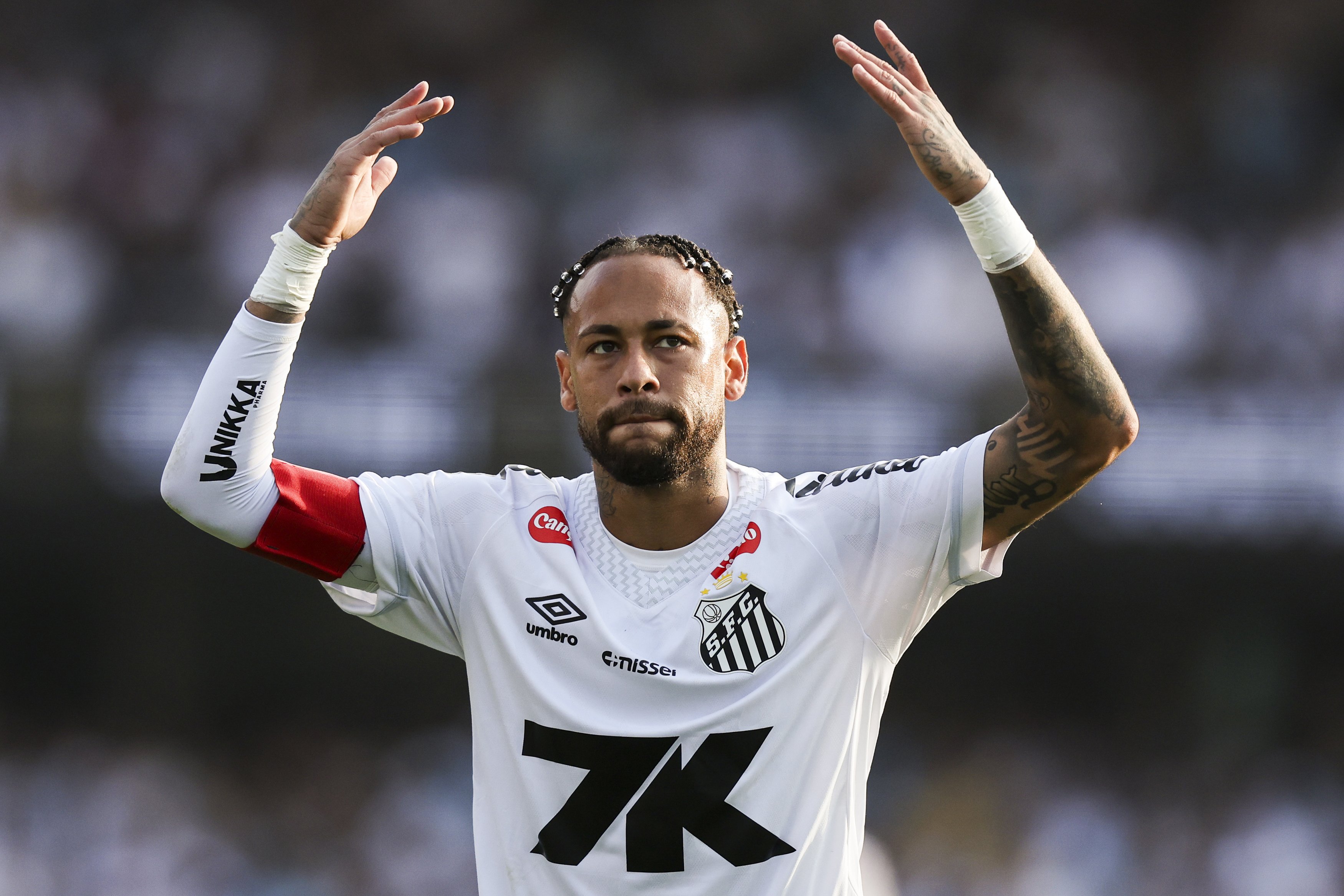 &Icirc;ncă o lovitură primită de Neymar Jr