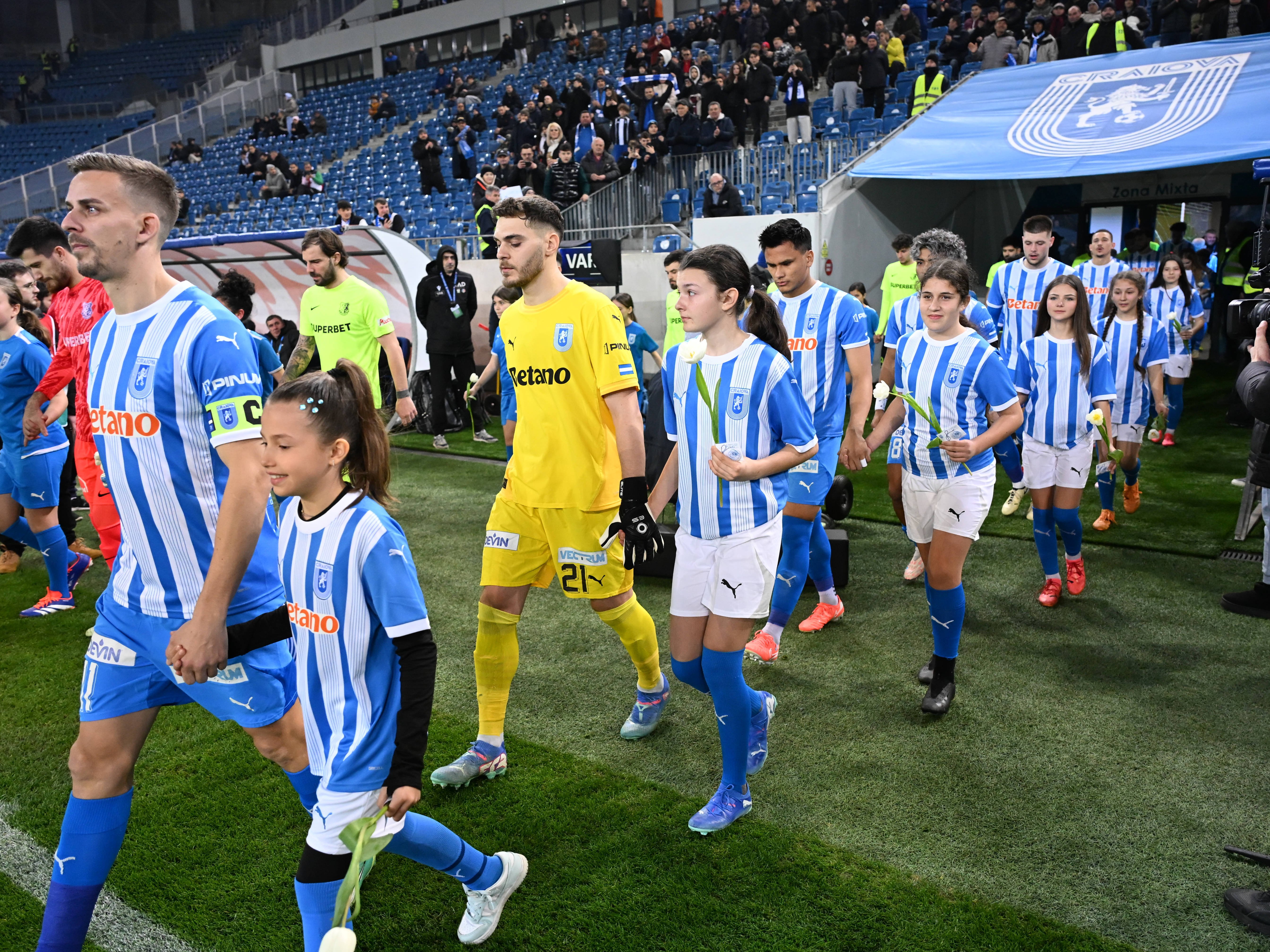 E out de la Craiova! Jucătorul care pleacă chiar &icirc;naintea meciului cu Bașakșehir