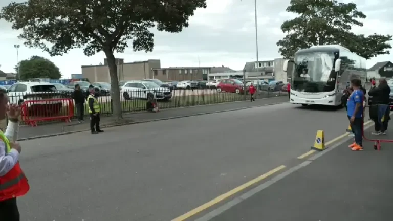 Sosirea lui FCSB la stadionul lui Aberdeen înaintea play-off-ului din Europa League