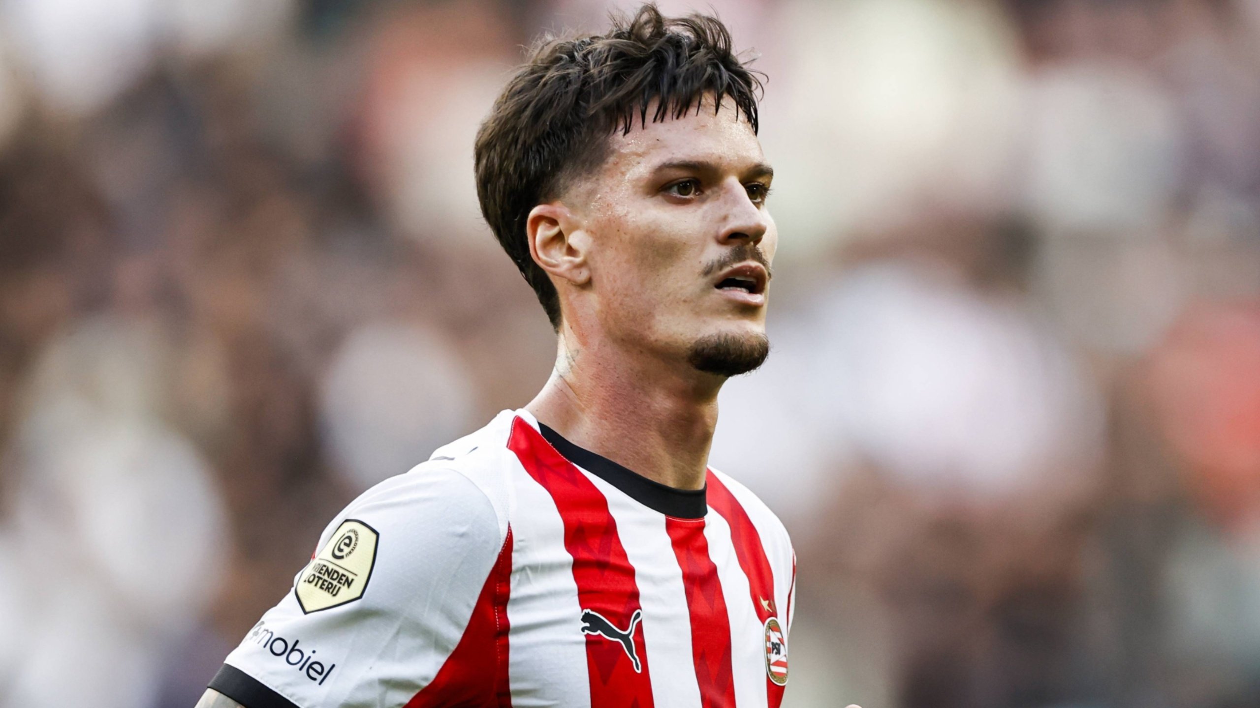dennis-man-psv.jpg?fm=jpg&q=80&fit=max&c
