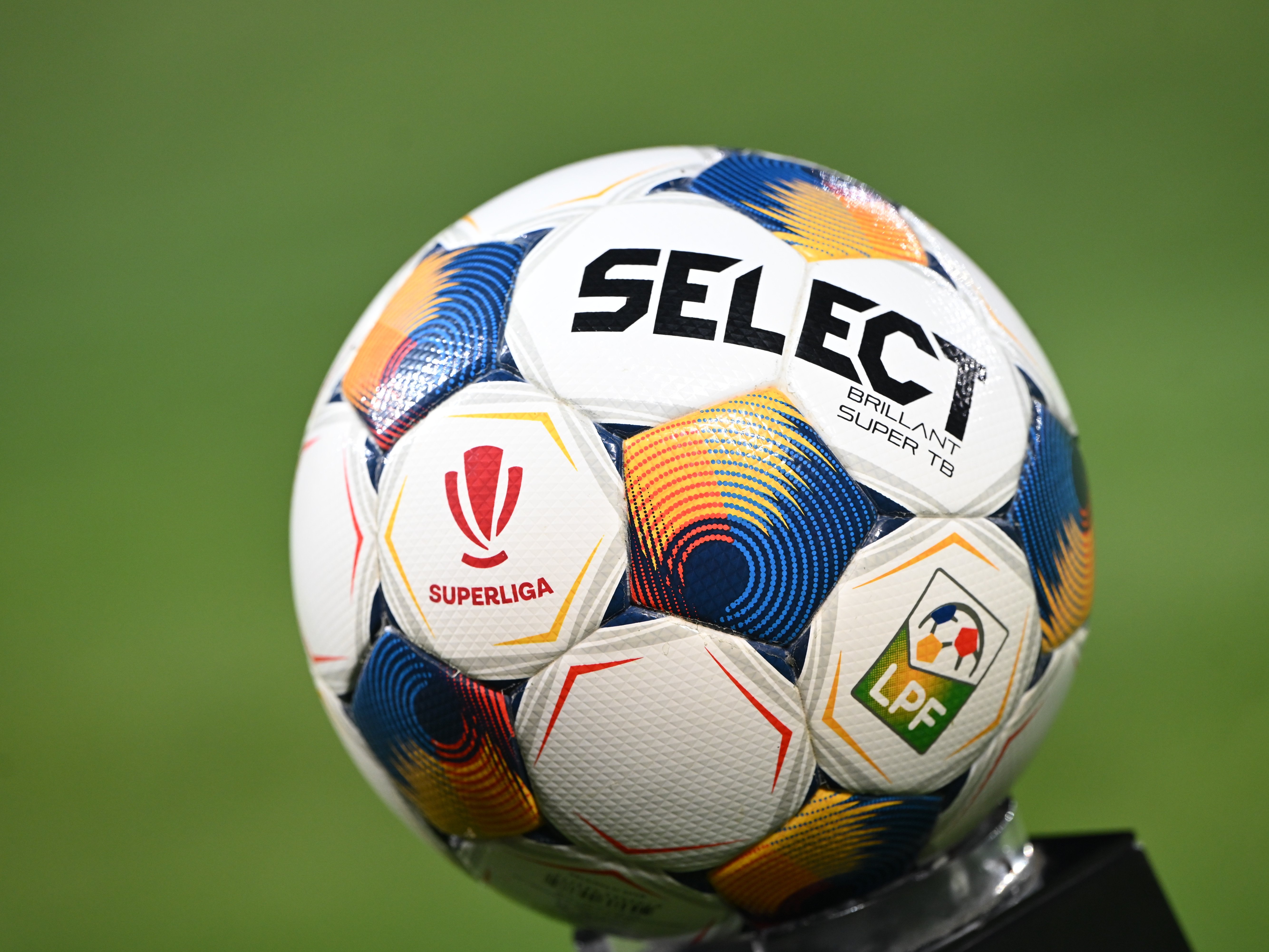 FCSB și CFR Cluj coboară și mai mult. Cum arată Superliga după șapte etape