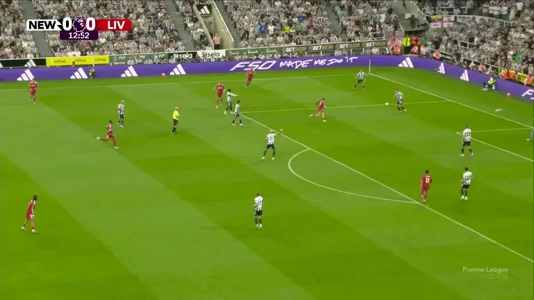 Newcastle - Liverpool | Min. 13: Pope respinge în corner șutul lui Wirtz