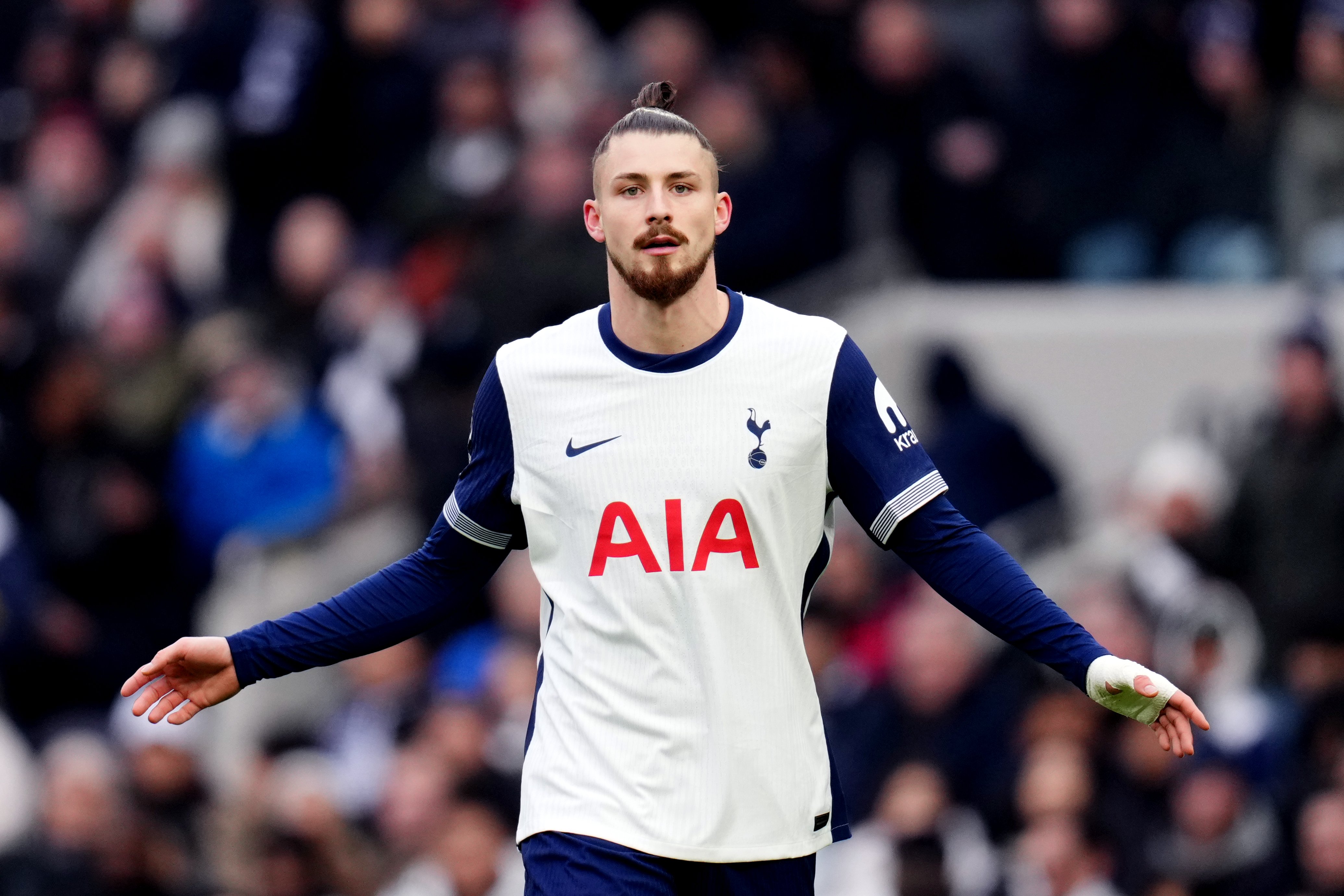Antrenorul lui Tottenham a vorbit despre revenirea lui Drăgușin! C&acirc;t mai are de așteptat rom&acirc;nul