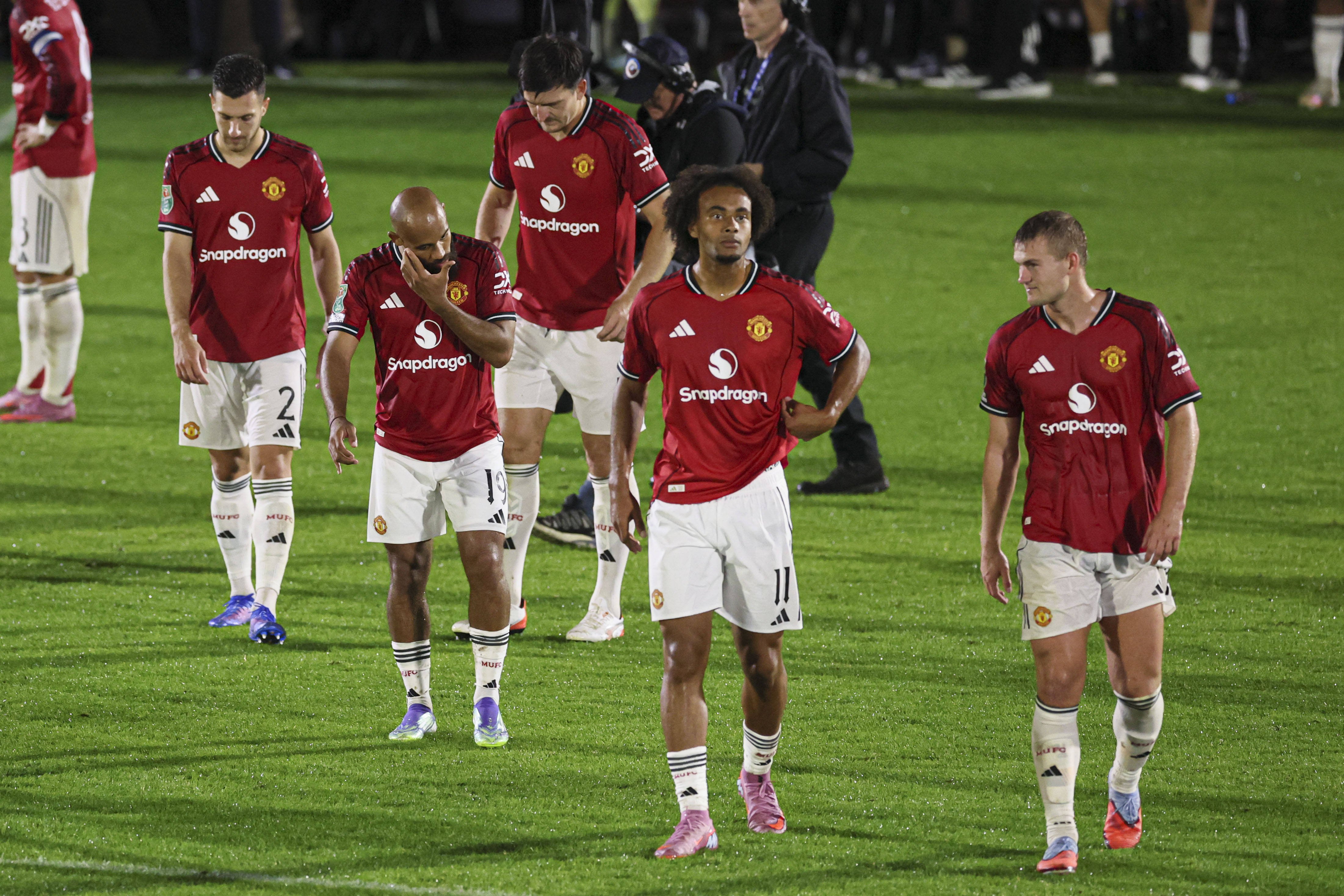 Miracolul de la Grimsby: Man. United, eliminată de o echipă din liga a patra, &icirc;n Cupa Ligii. Mbeumo este plătit dublu dec&acirc;t valorează lotul lui Grimsby Town