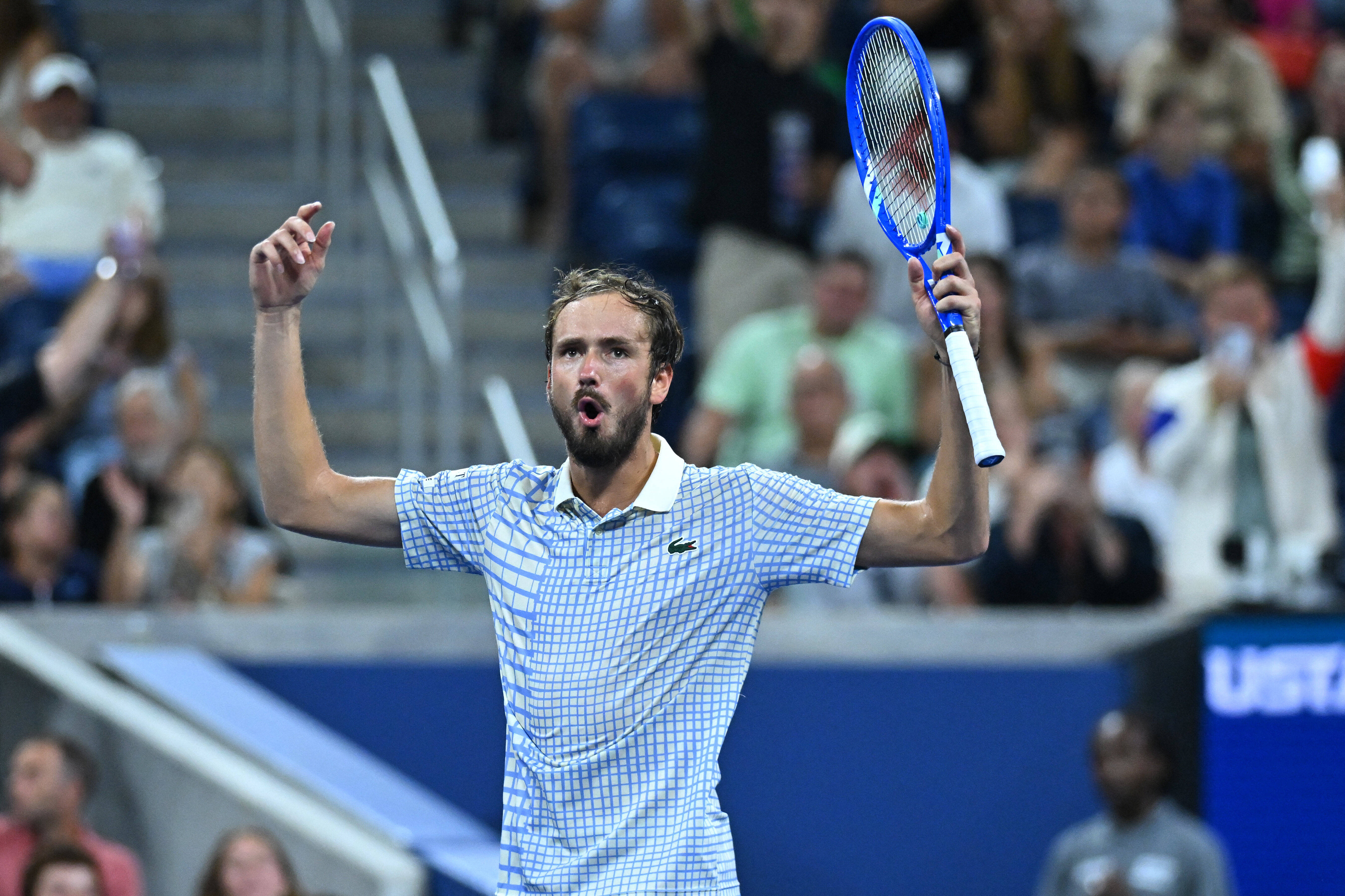 A călcat pe bec &icirc;n Statele Unite, acum trebuie să plătească! Daniil Medvedev, amendat după comportamentul din primul tur de la US Open