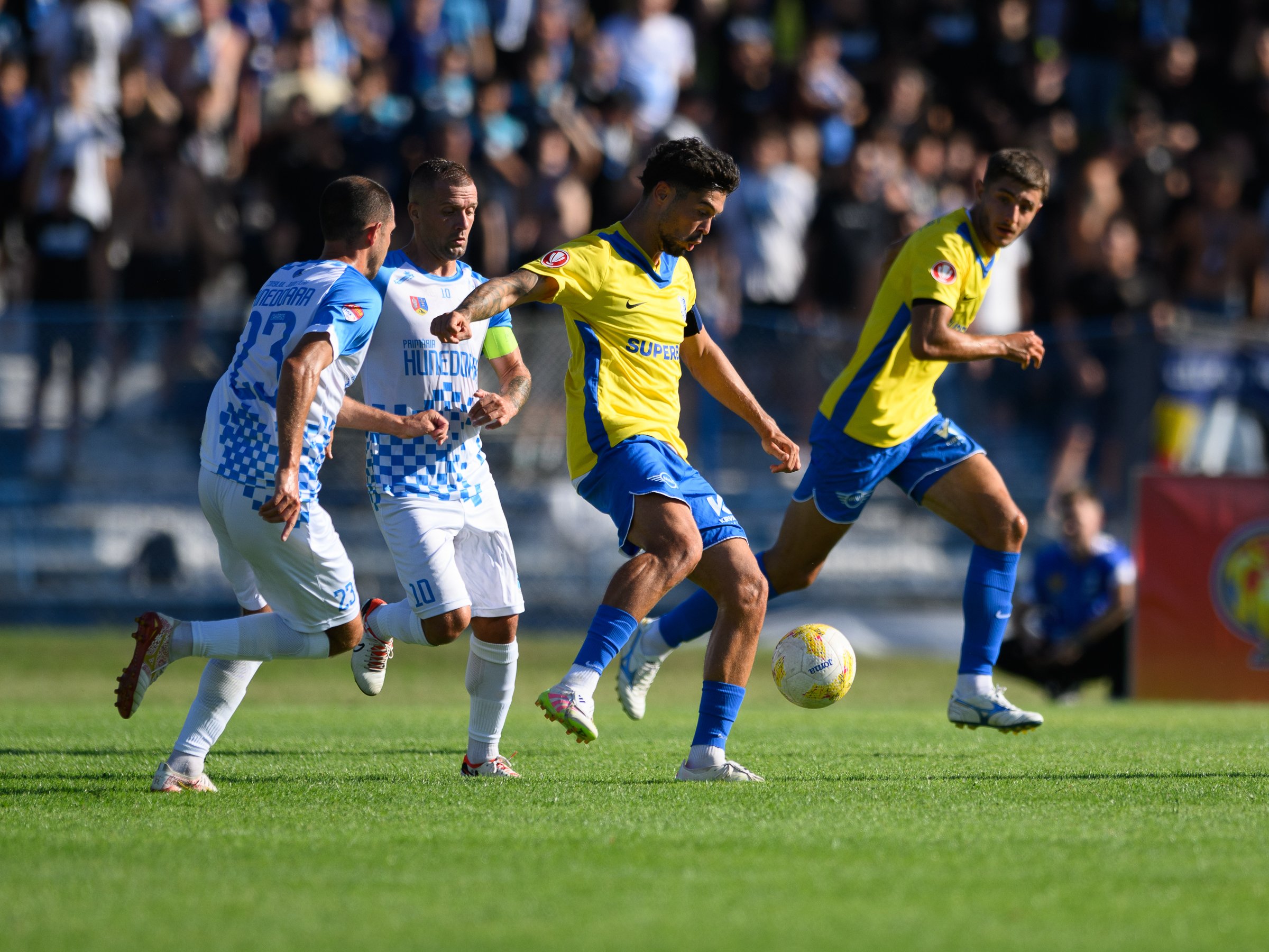 Corvinul Hunedoara - Farul Constanța 0-1. Cu mari emoții, echipa lui Ianis Zicu merge &icirc;n grupele Cupei Rom&acirc;niei